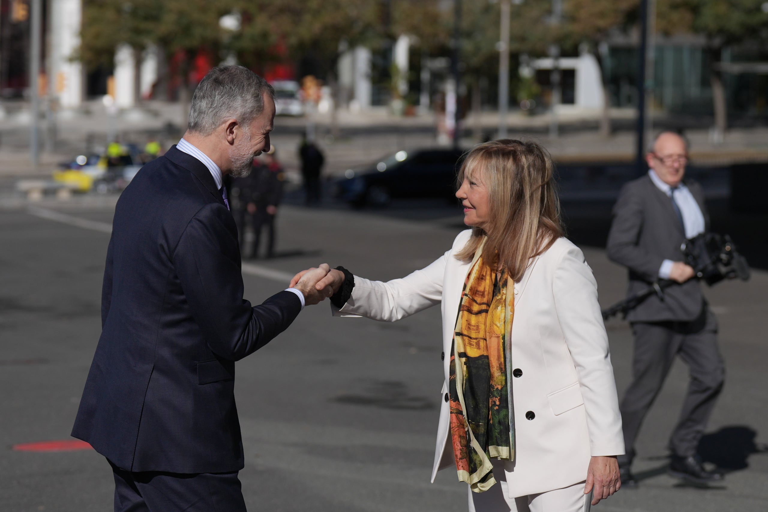 La  presidenta del CGPJ, Isabel Perelló, i el monarca espanyol Felip de Borbó, a Barcelona, al lliurament dels despatxos als nous jutges/David Zorrakino