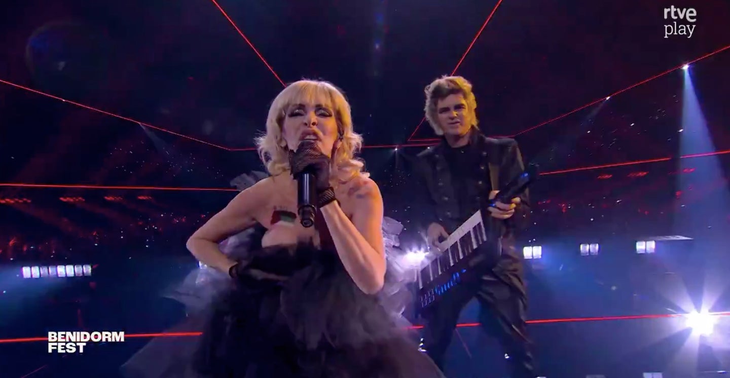 Nebulossa mostra un pit a la final del Benidorm Fest - TVE