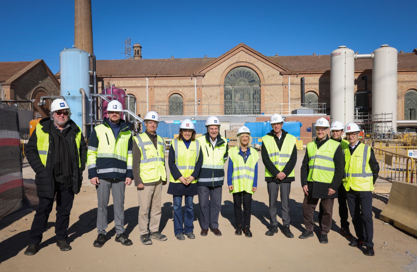 La visita a les obres i amb la construcció del segle XIX de fons