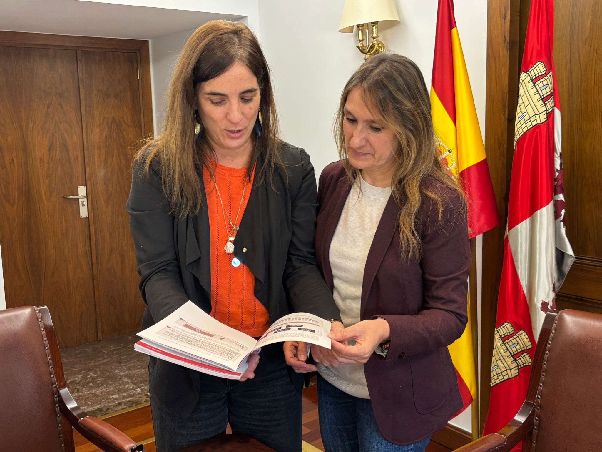 Un moment de la reunió entre la consellera d'Universitats i Recerca, Núria Montserrat, i la consellera d'Educació de la Junta de Castella i Lleó, la popular María del Rocío Lucas, el passat 29 d'octubre / Junta