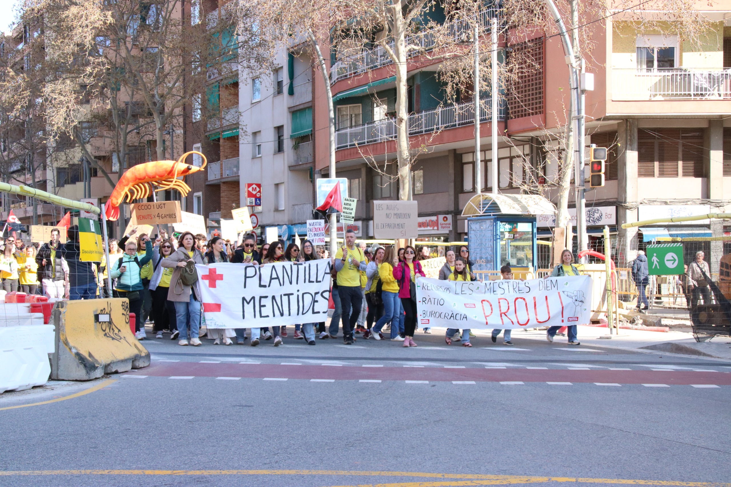 La columna de Meridiana s'ha mogut a banda i banda de les obres del carril bici | ACN
