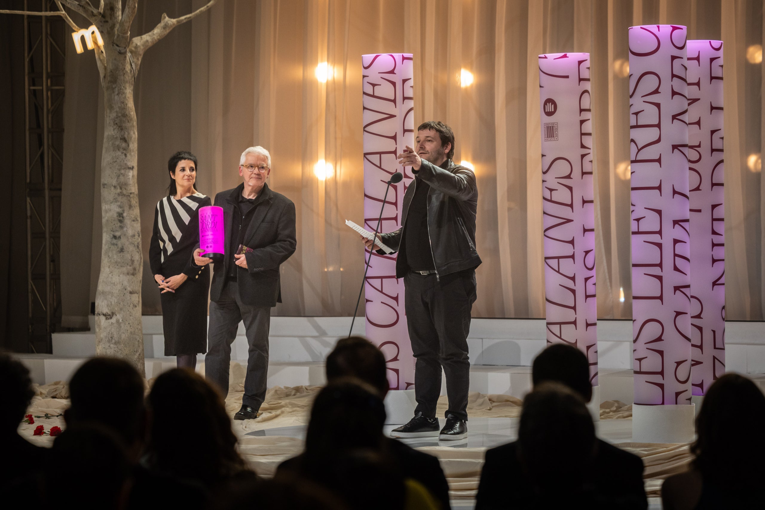 El guanyador del 66è premi Sant Jordi de novel·la, durant el seu discurs en recollir el guardó en la 75a Nit de les Lletres Catalanes / ACN