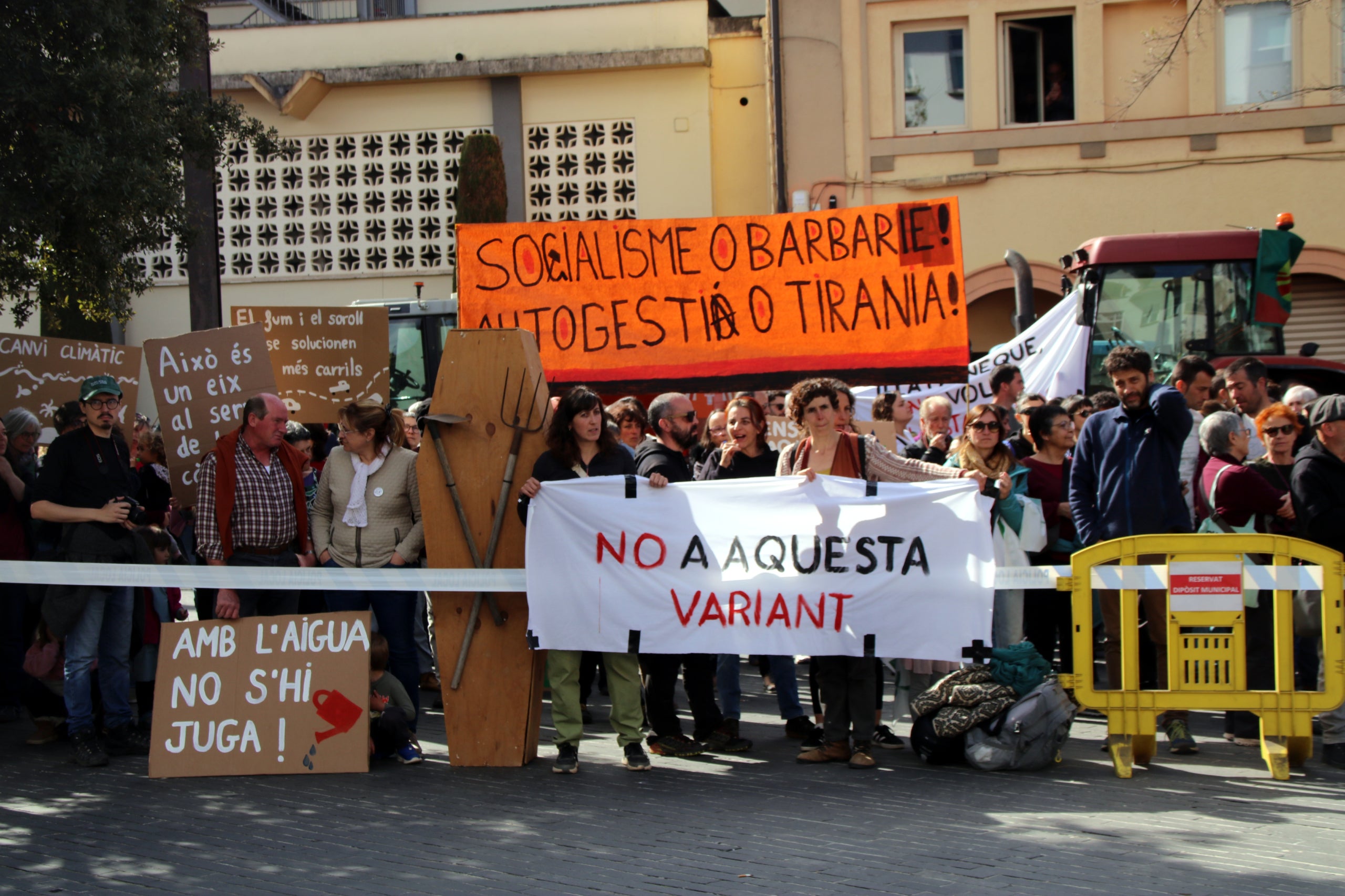 Protesta contra la variant d'Olot, aquest dissabte a Olot / ACN-Berta Artigas Fontàs