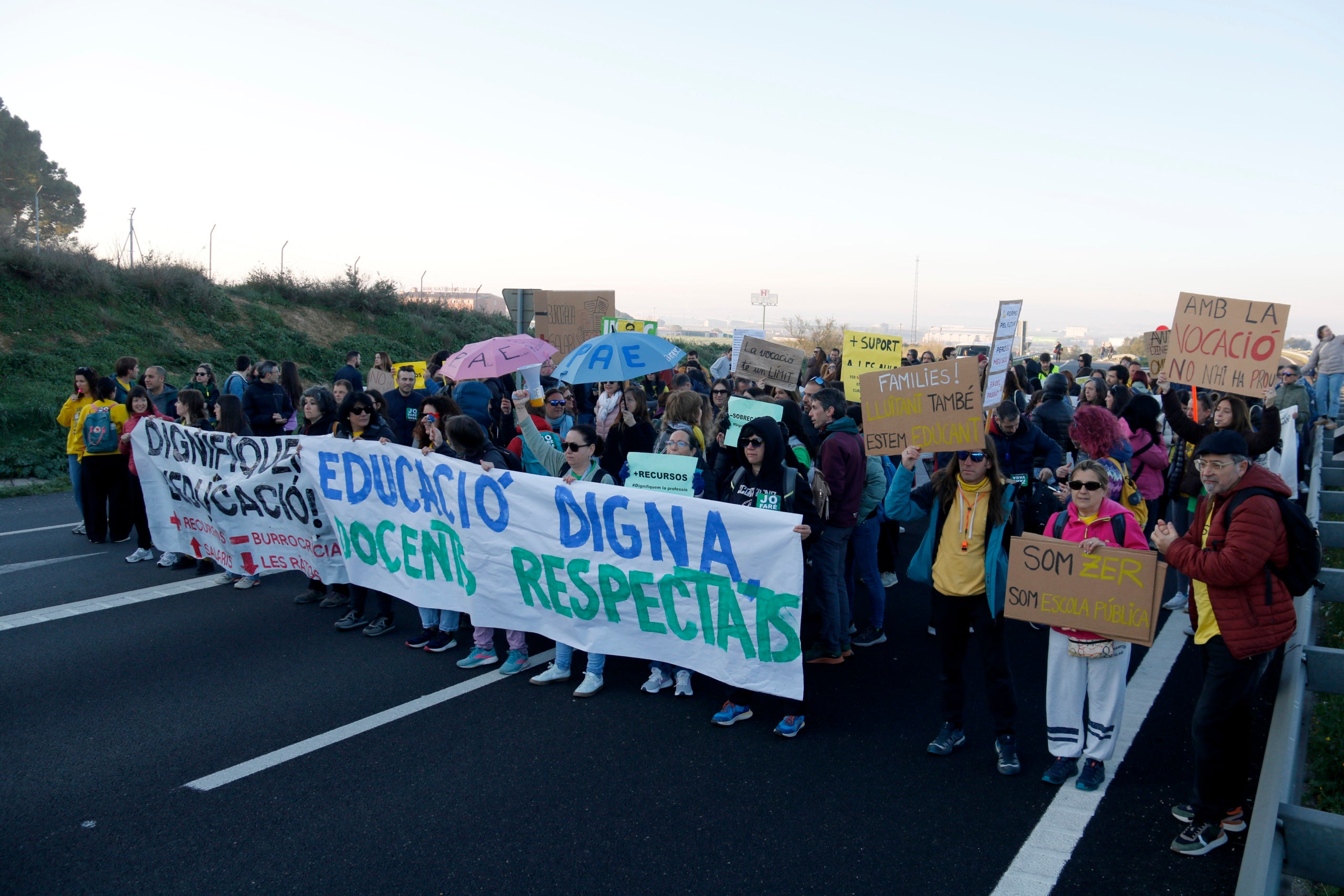 Tall de docents a l'A-2 a Alcarràs | Anna Berga (ACN)