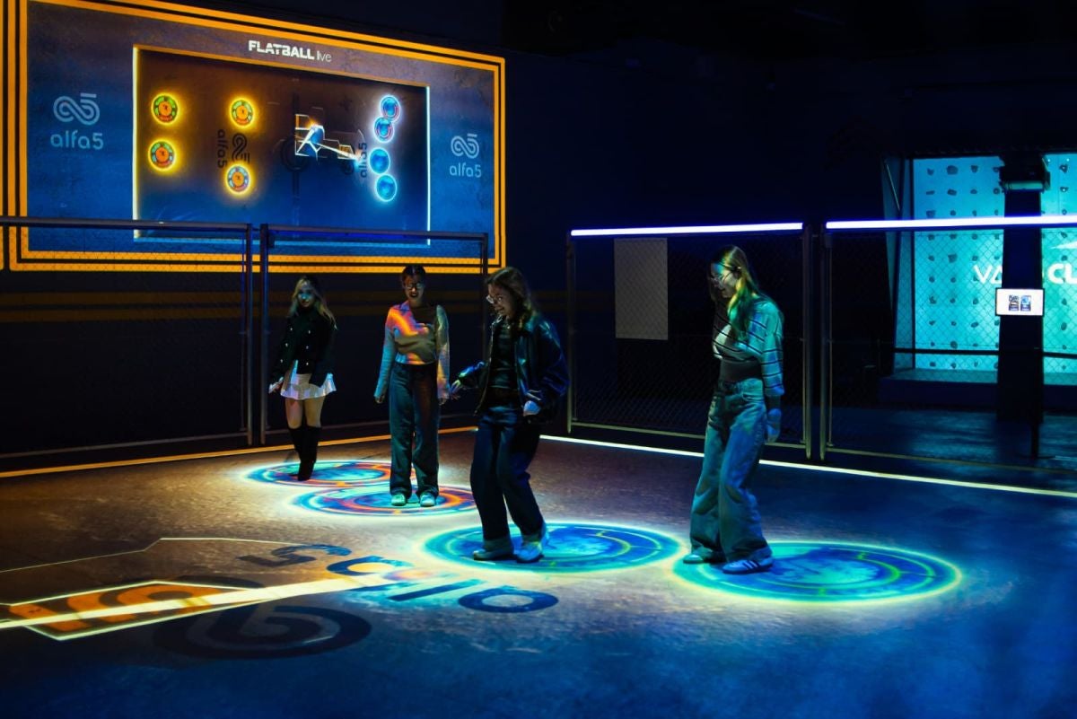 Estudiants en una de les sales de l'escola / Servimedia
