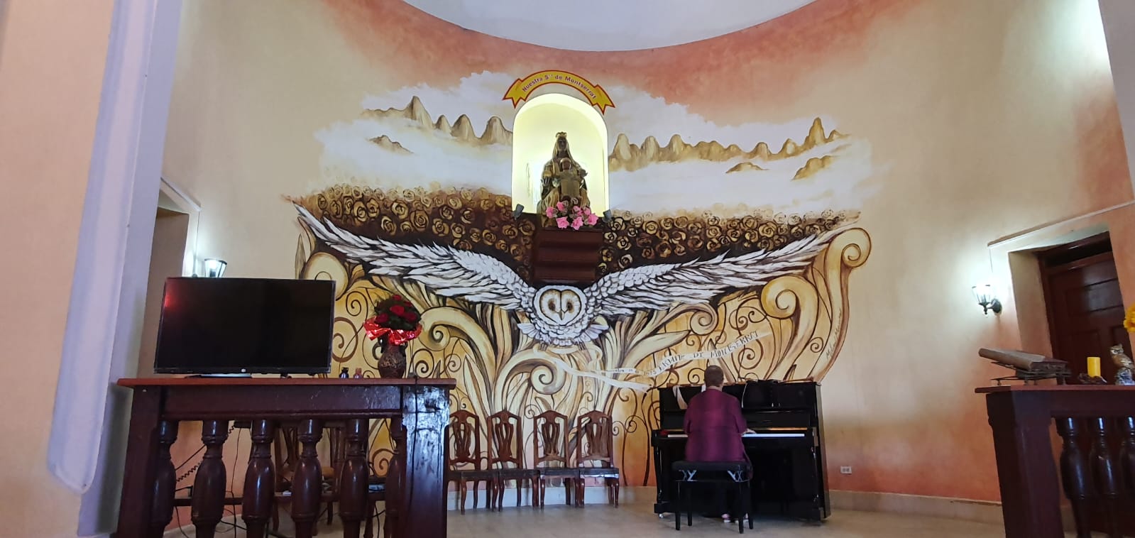 La Moreneta en l'interior de l'Ermita de Montserrat a Matanzas, Cuba / Rosa Herraiz