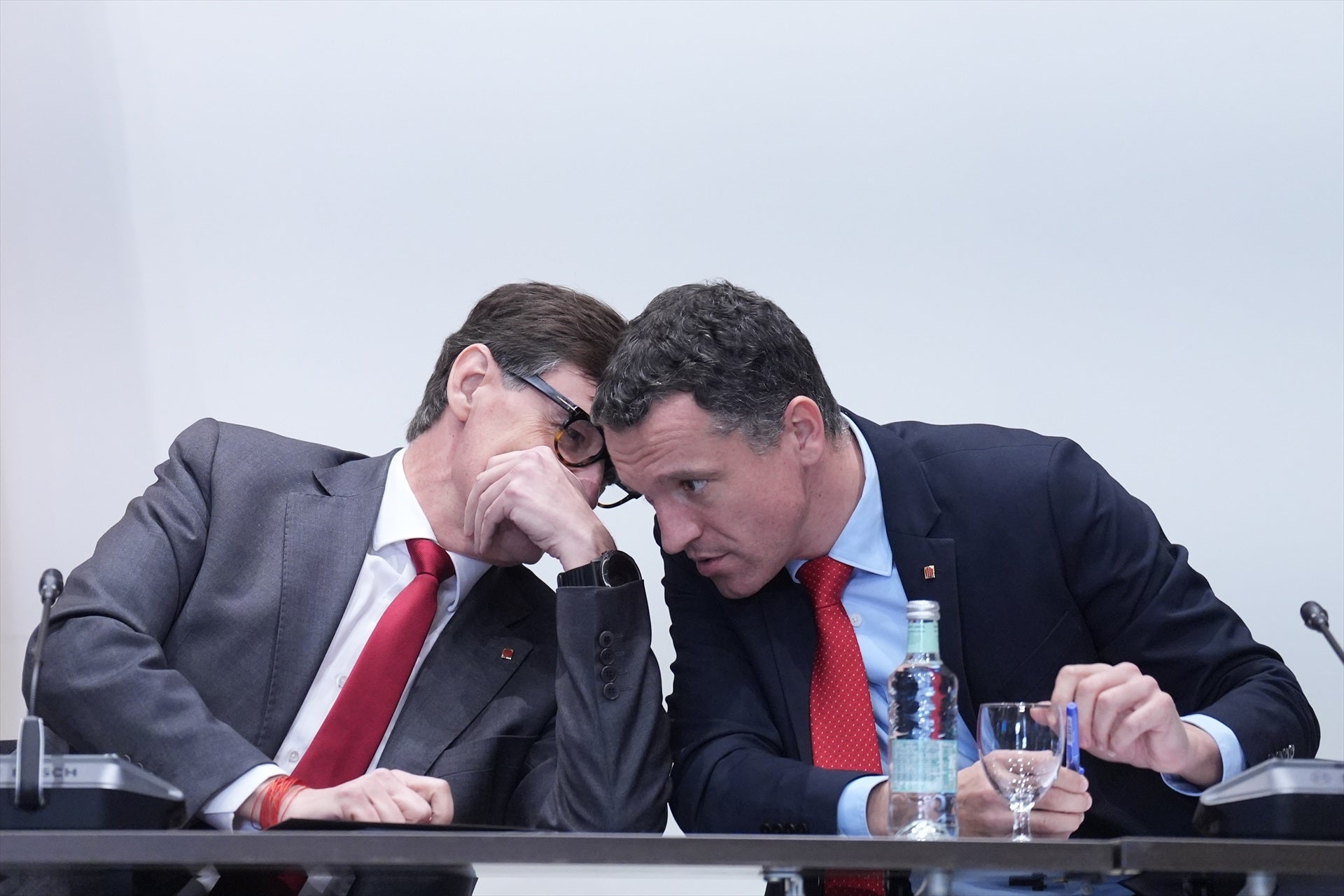 El president de la Generalitat, Salvador Illa, amb el conseller Oscar Ordeig |  David Zorrakino / Europa Press 