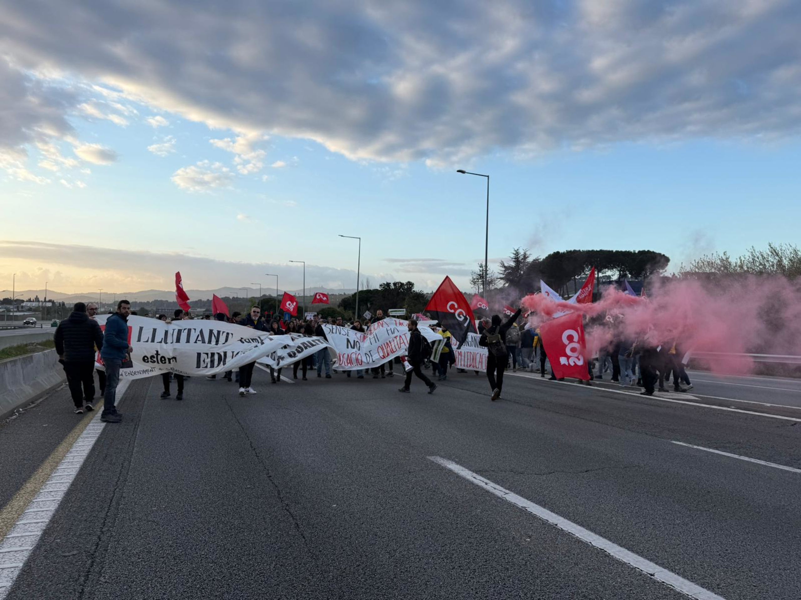 Docents tallant la C-58 al Vallès. | ACN