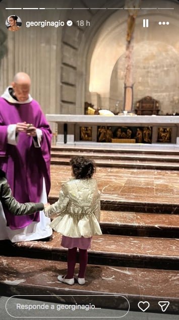 Les fotos dels petits en aquest escenari franquista ha generat molts comentaris - Instagram