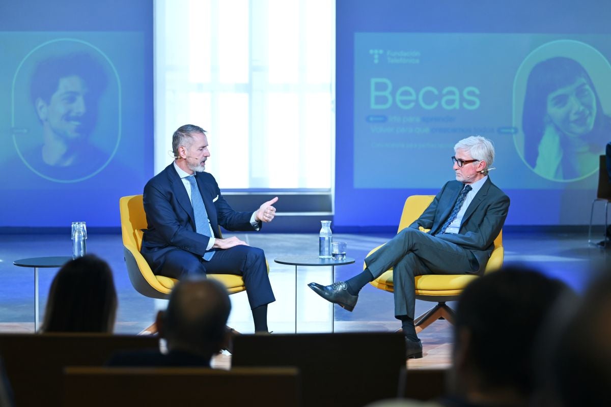 Marc Murtra i Enrique Goñi, durant la presentació de les beques | Foto de Fundació Telefònica