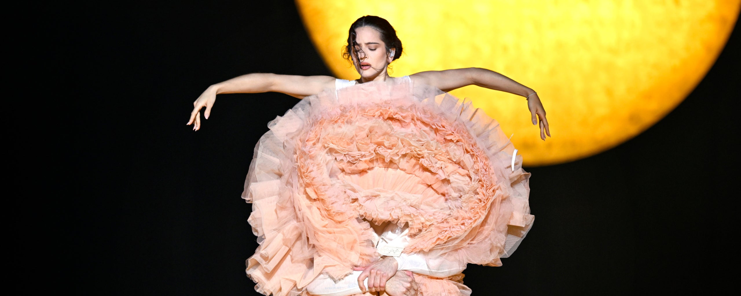 Rosalía interromp el concert a Milà per una intoxicació - ACN