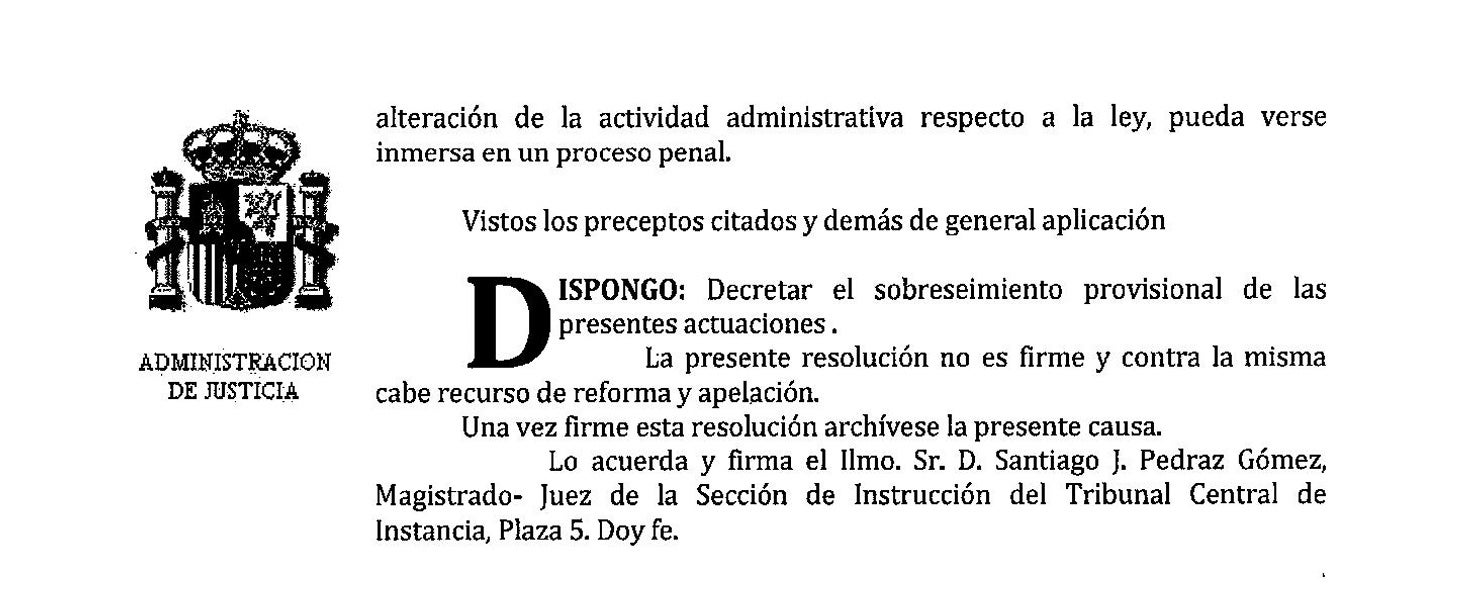 Parte dispositiva de la resolución de Pedraz con la que archiva el caso ambulancias/QS