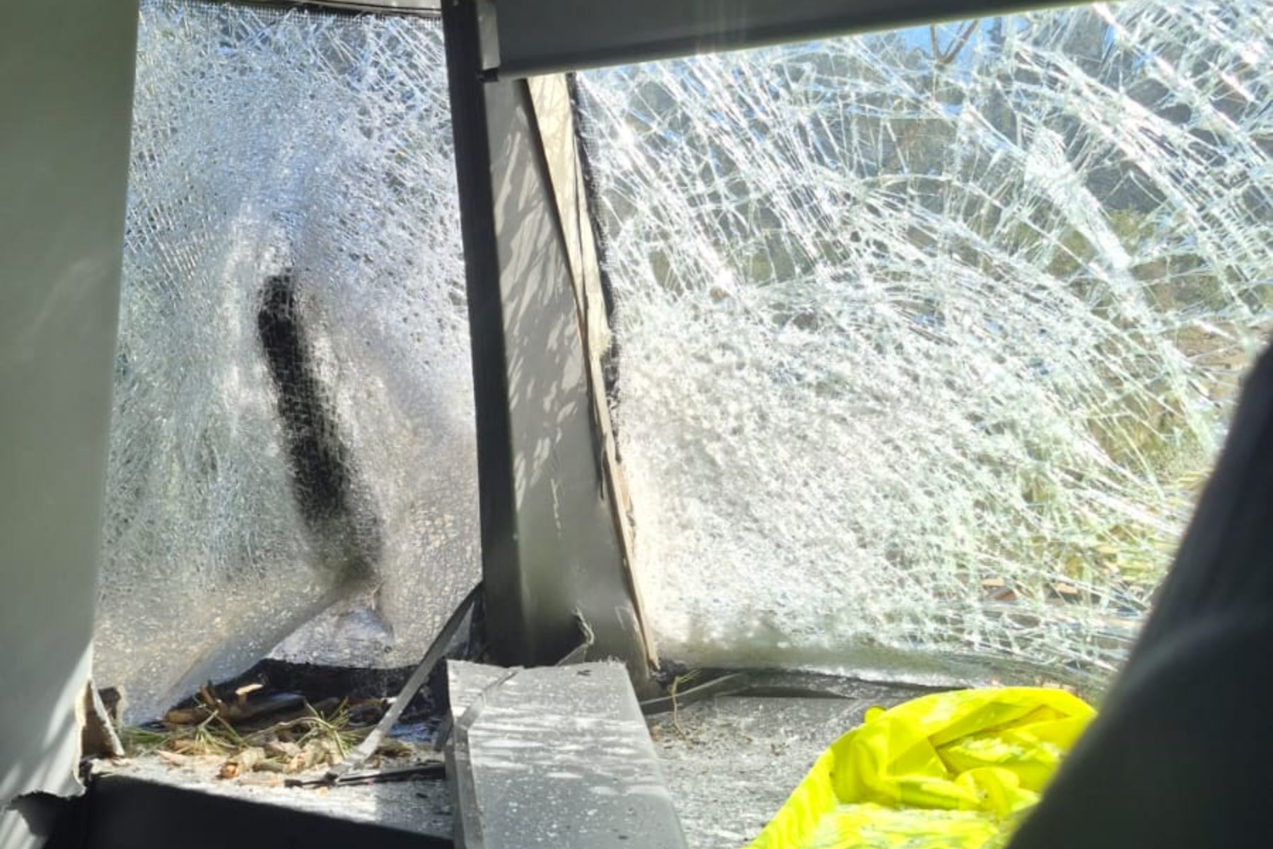 Imatge del tren que ha xocat contra un arbre a l'R11 a Sant Jordi Desvalls / ACN