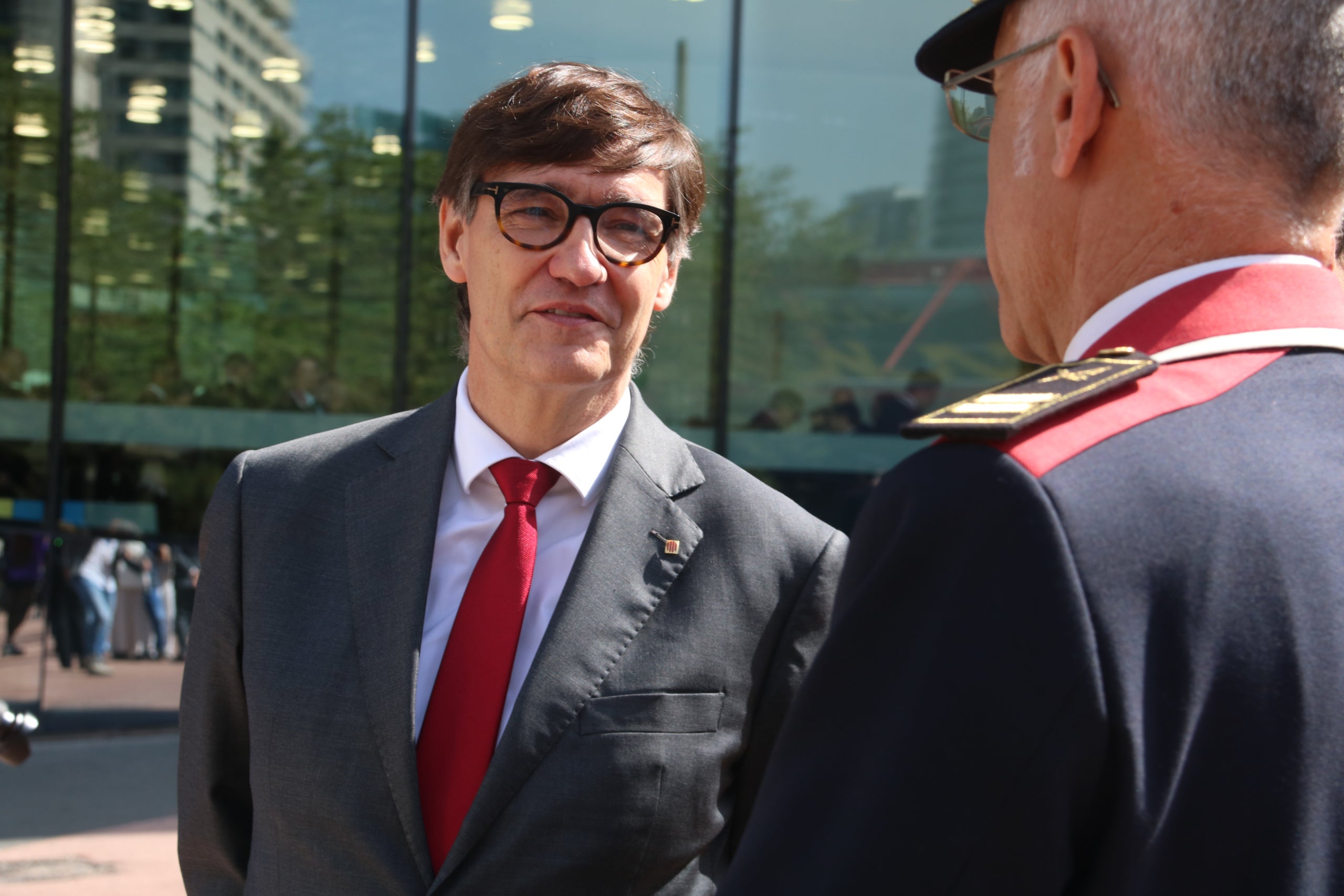 Salvador Illa saluda al comisario Esquius/Norma Vidal