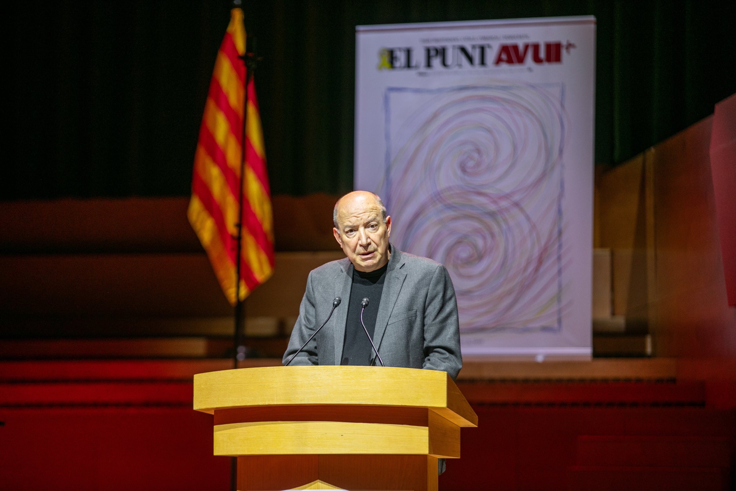 Vicent Sanchis, exdirector del diari 'Avui', en l'acte central de la celebració dels 50 anys del diari, a L'Auditori de Barcelona/ Foto: Quim Puig / EPA