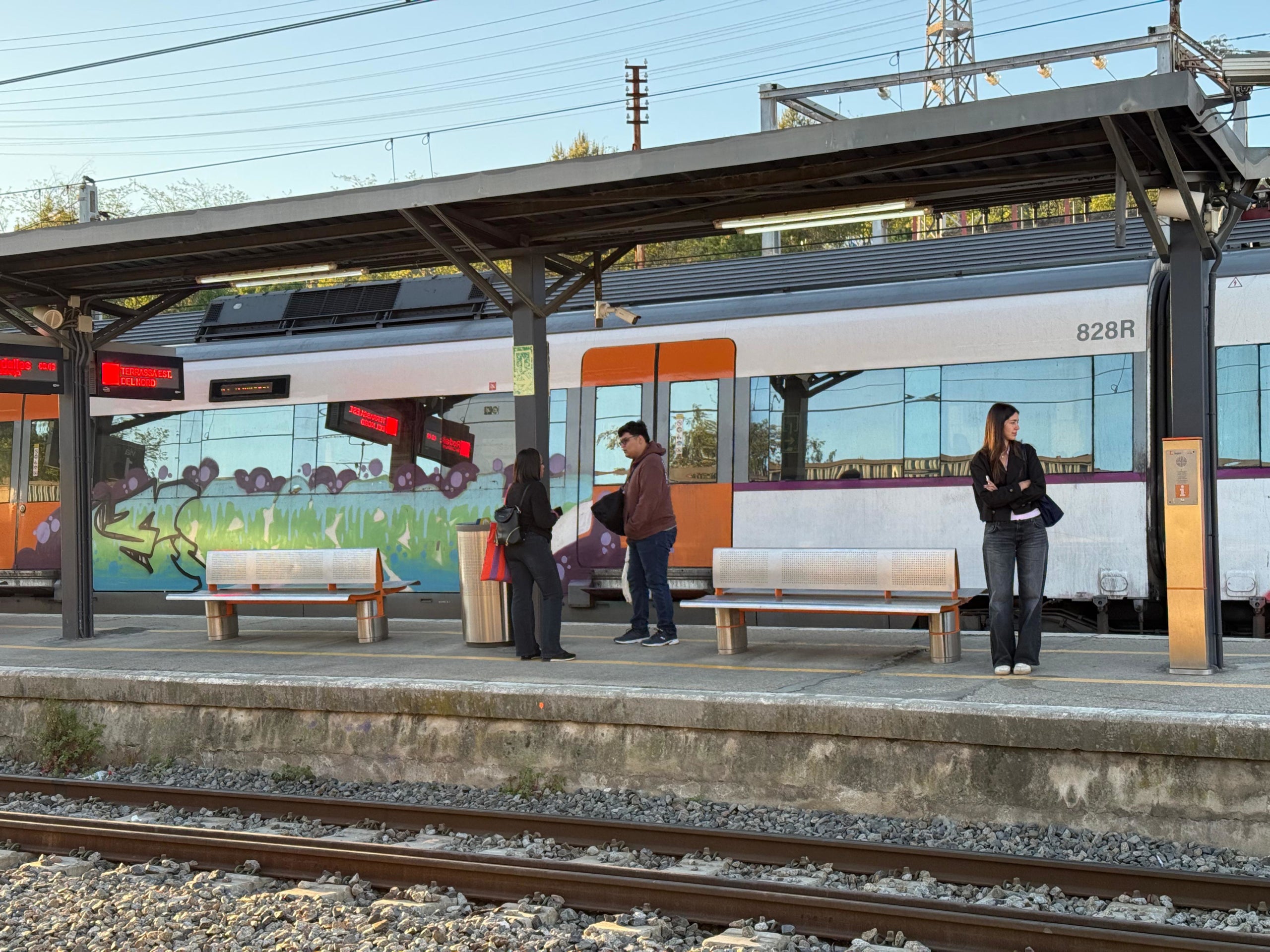 Viatgers a l'andanda a Sant Sadurní d'Anoia. | Àlex Recolons (ACN)