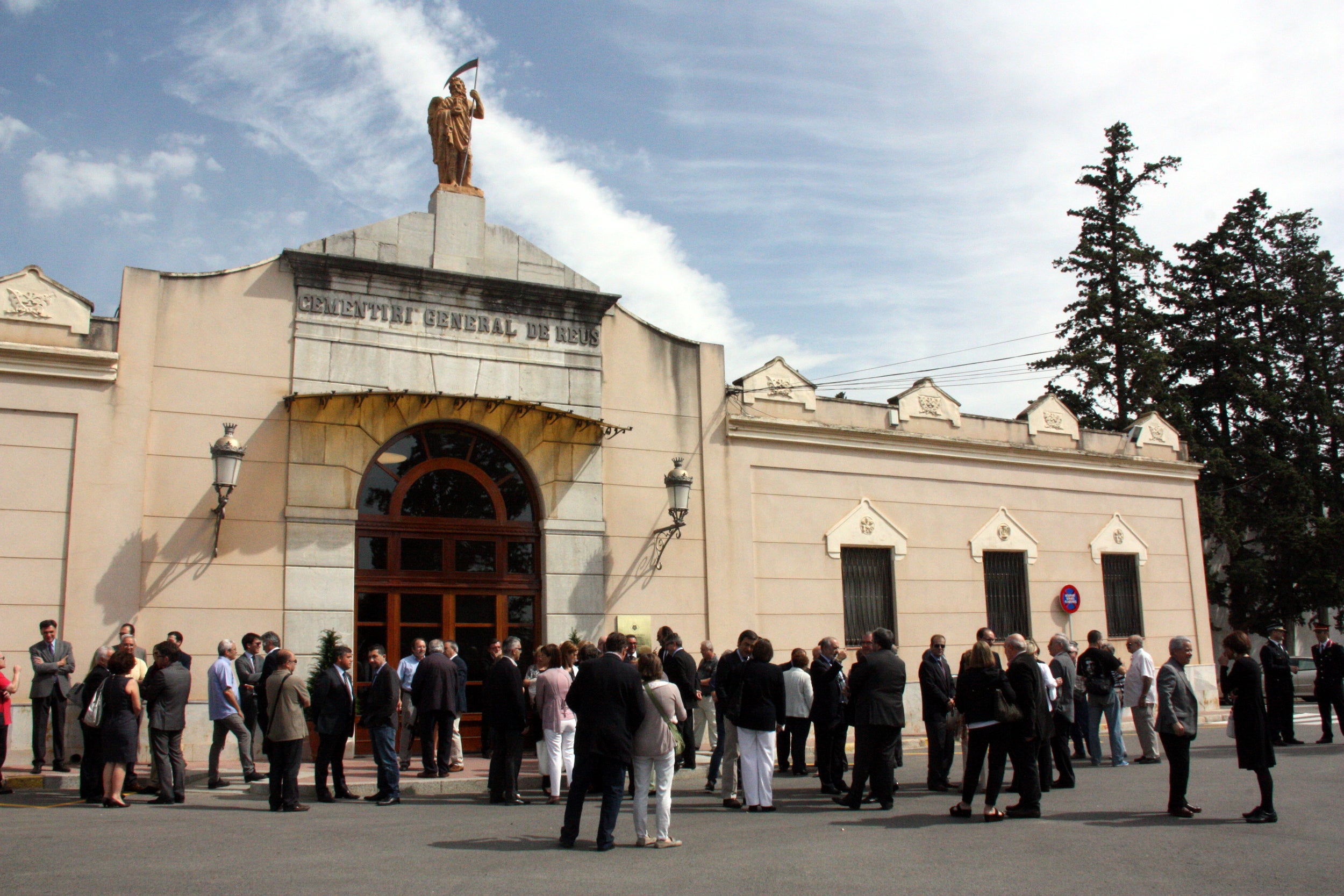 Una imatge de l'entrada principal del cementiri de Reus/Laia Poblado/ACN