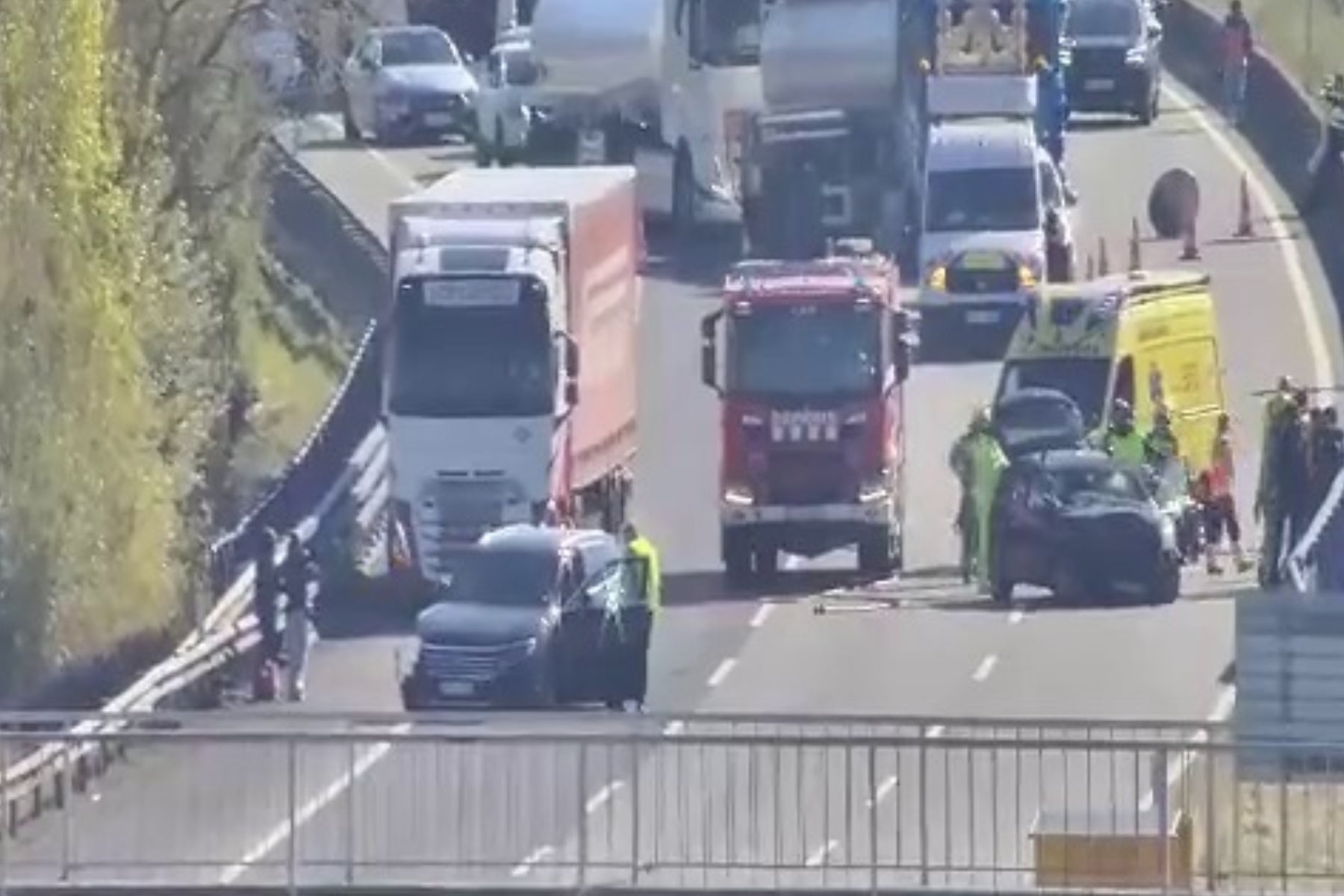 Imatge de l'accident a l'AP-7 a Llinars del Vallès / Trànsit