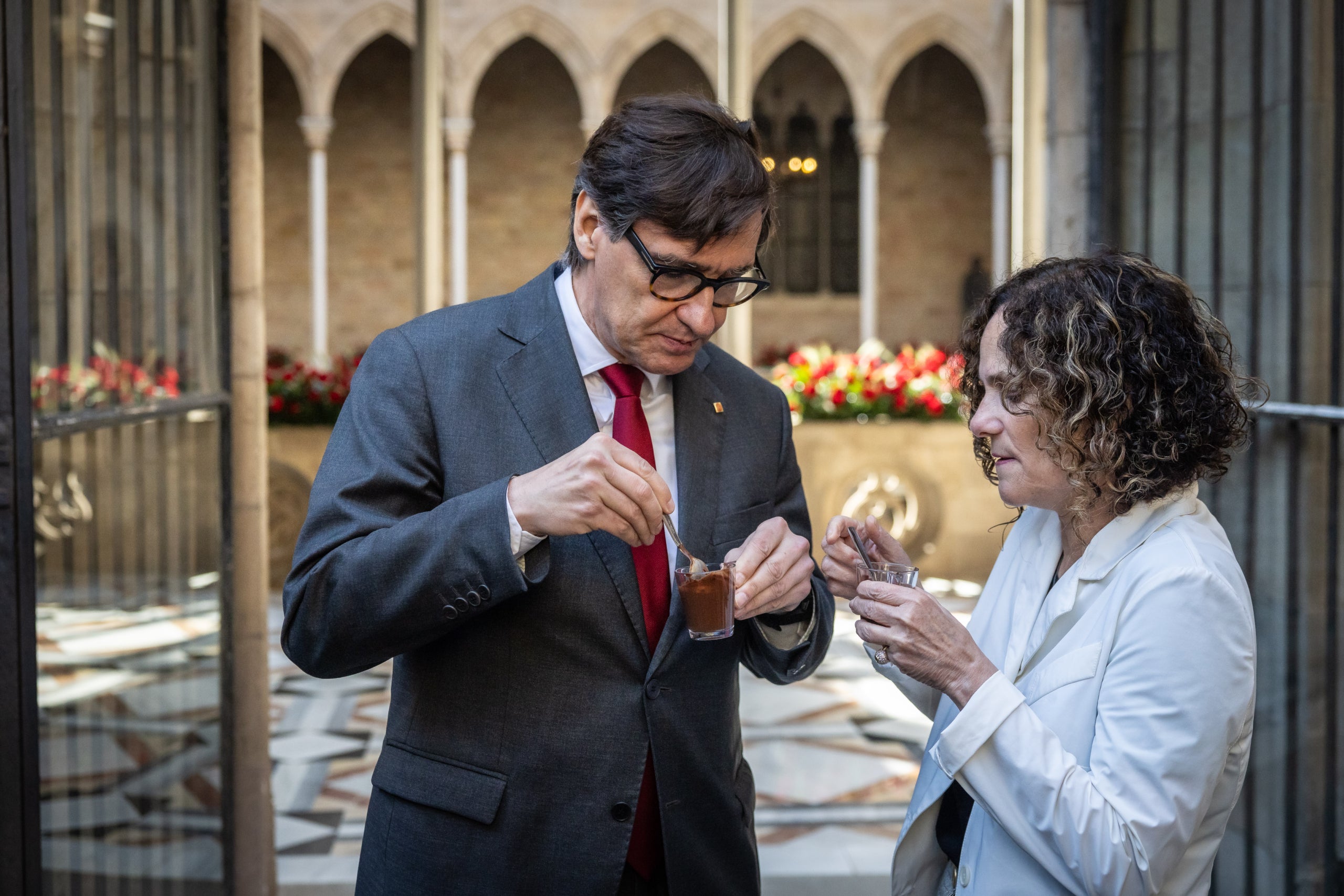 Salvador Illa i la consellera de Cultura prenen xocolata al Pati dels Tarongers/Jordi Borràs