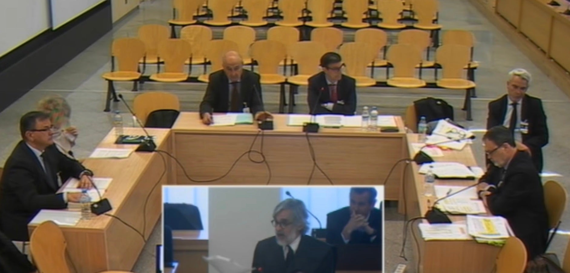 Una imatge de la jornada amb els perits de la defensa i l'acusació/QS