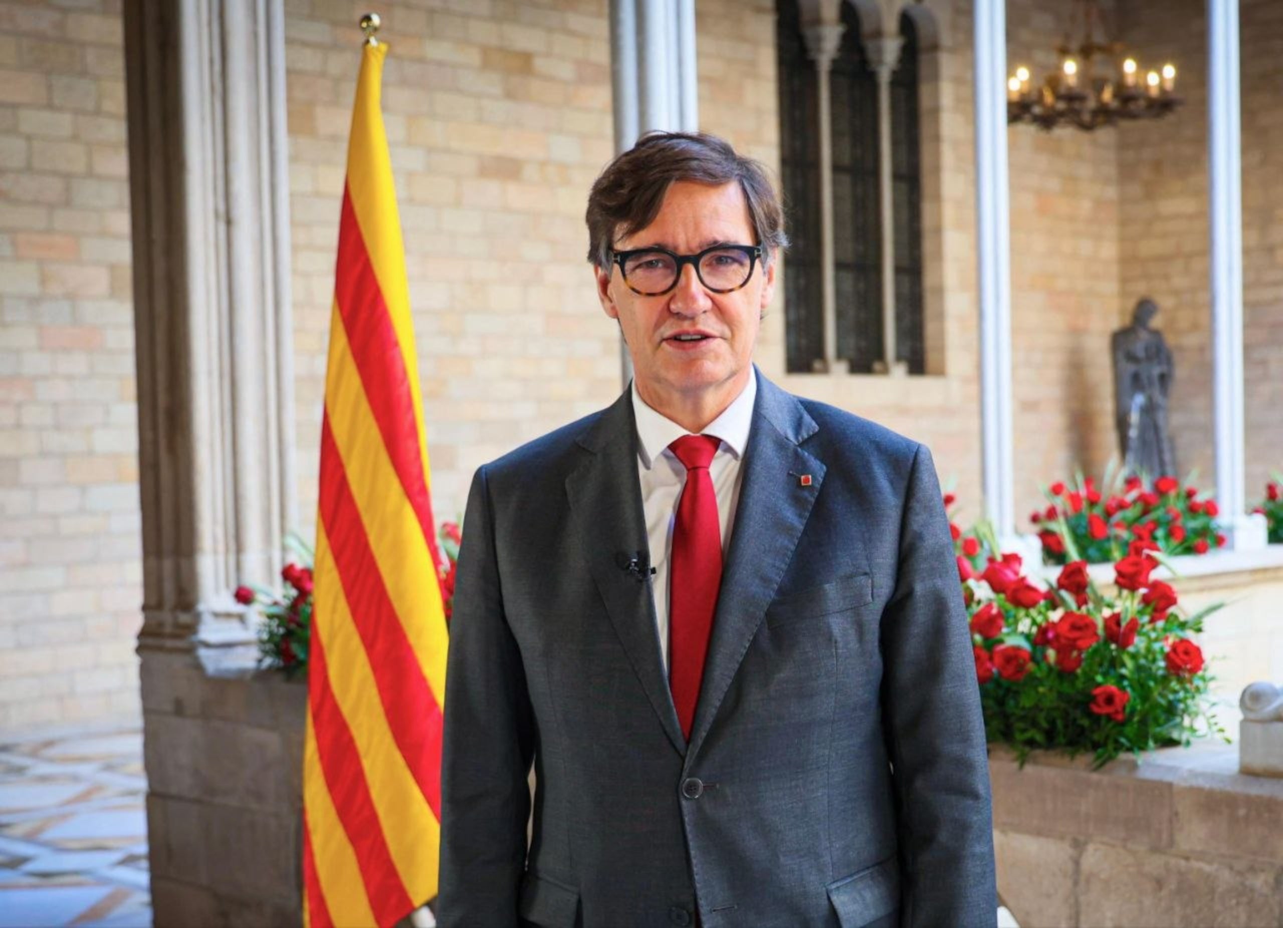 El president de la Generalitat, Salvador Illa, pronunciant el discurs institucional amb motiu de Sant Jordi / Jordi Bedmar /Presidència