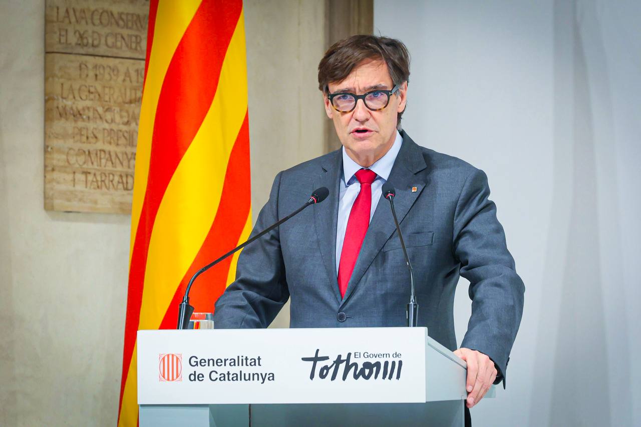 El president de la Generalitat, Salvador Illa, en un acte sobre l'arquitecte Antoni Gaudí amb motiu de la festivitat de Sant Jordi | Jordi Bedmar / Govern