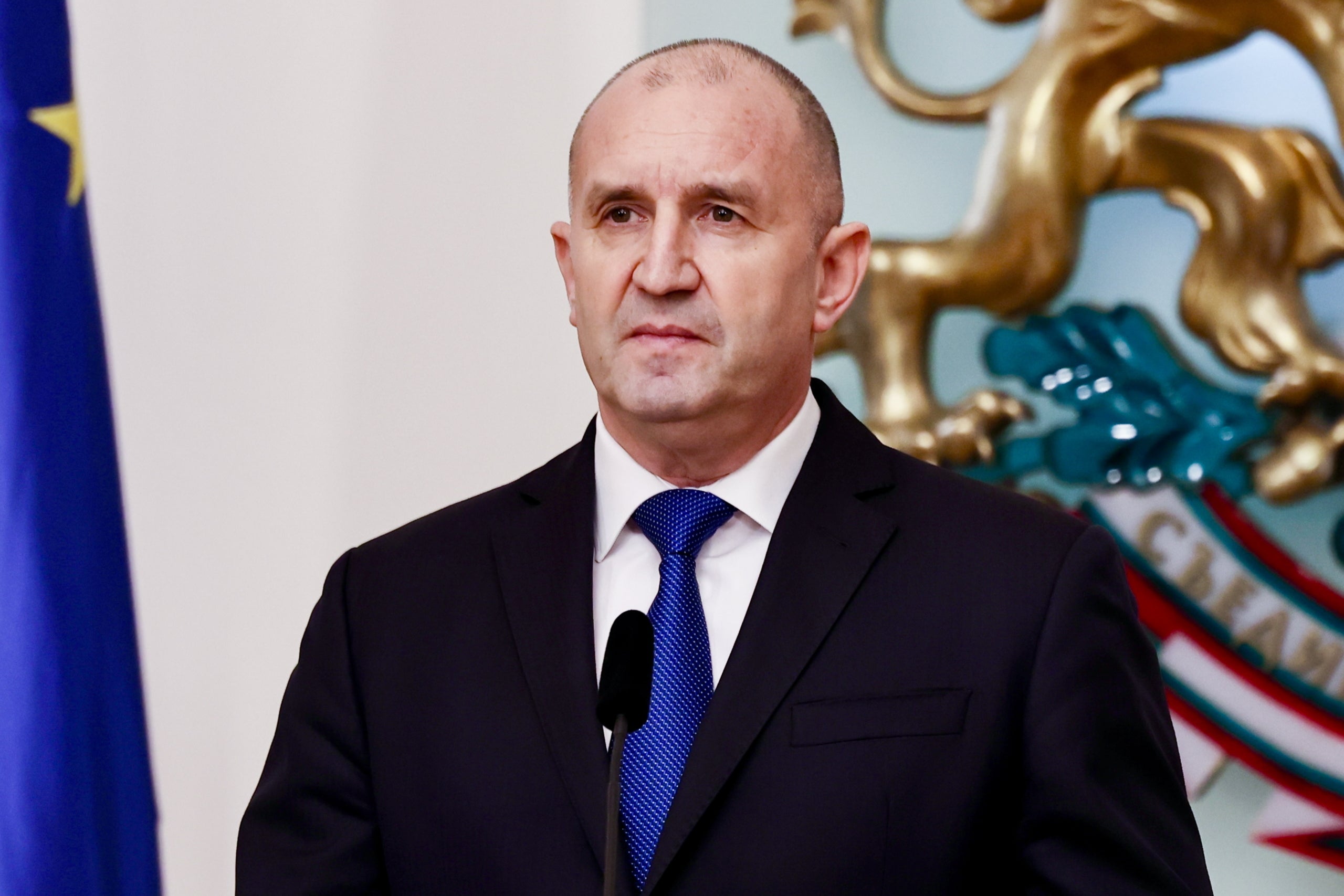 Rumen Radev, president de Bulgària, anuncia la seva dimissió durant una sessió de premsa a l'edifici de la Presidència. Europa Press / Contacto / Igor Lenkin