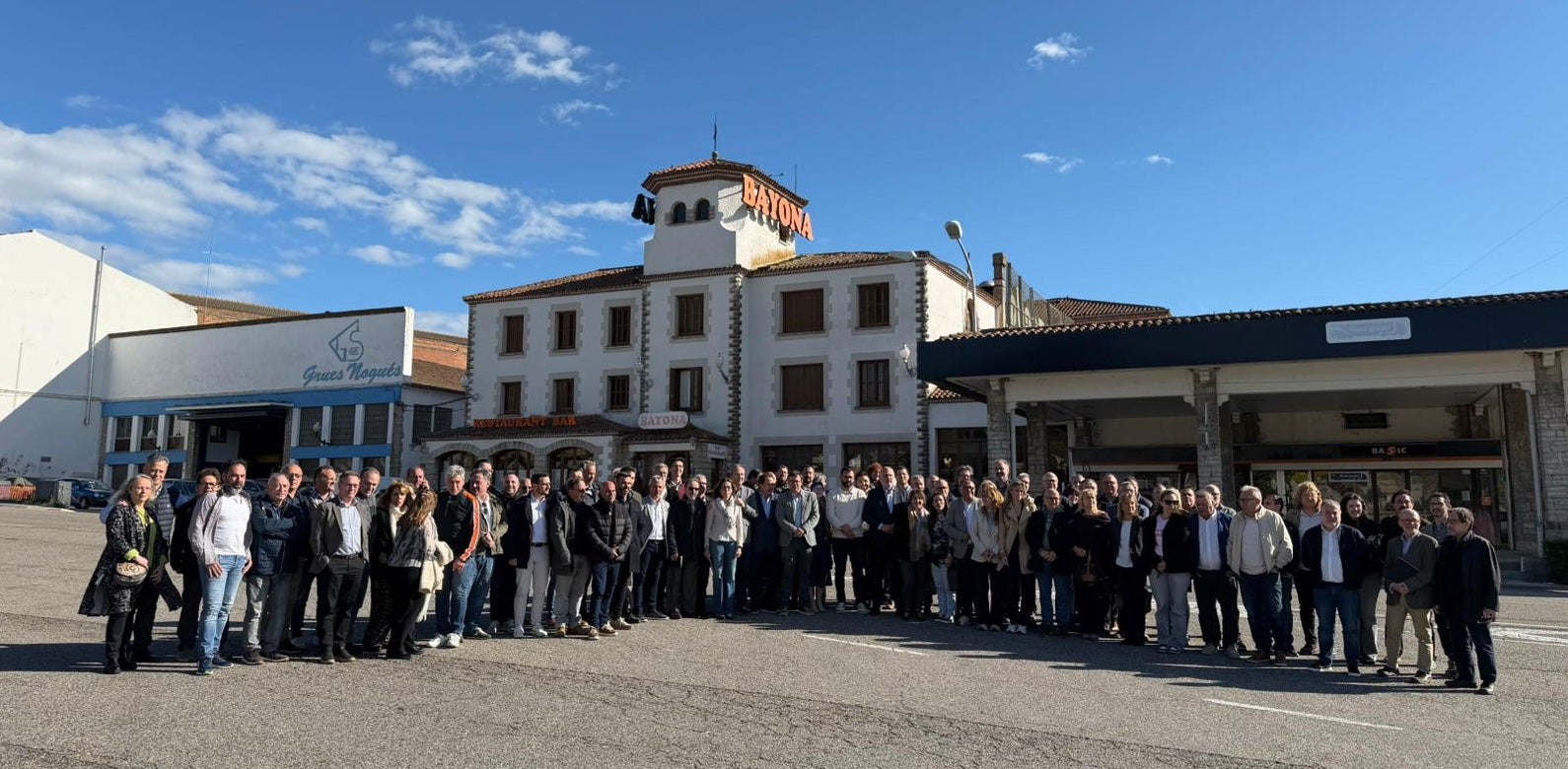 Una imatge dels alcaldes reunits aquesta tarda a la Panadella/Josep Vincenç