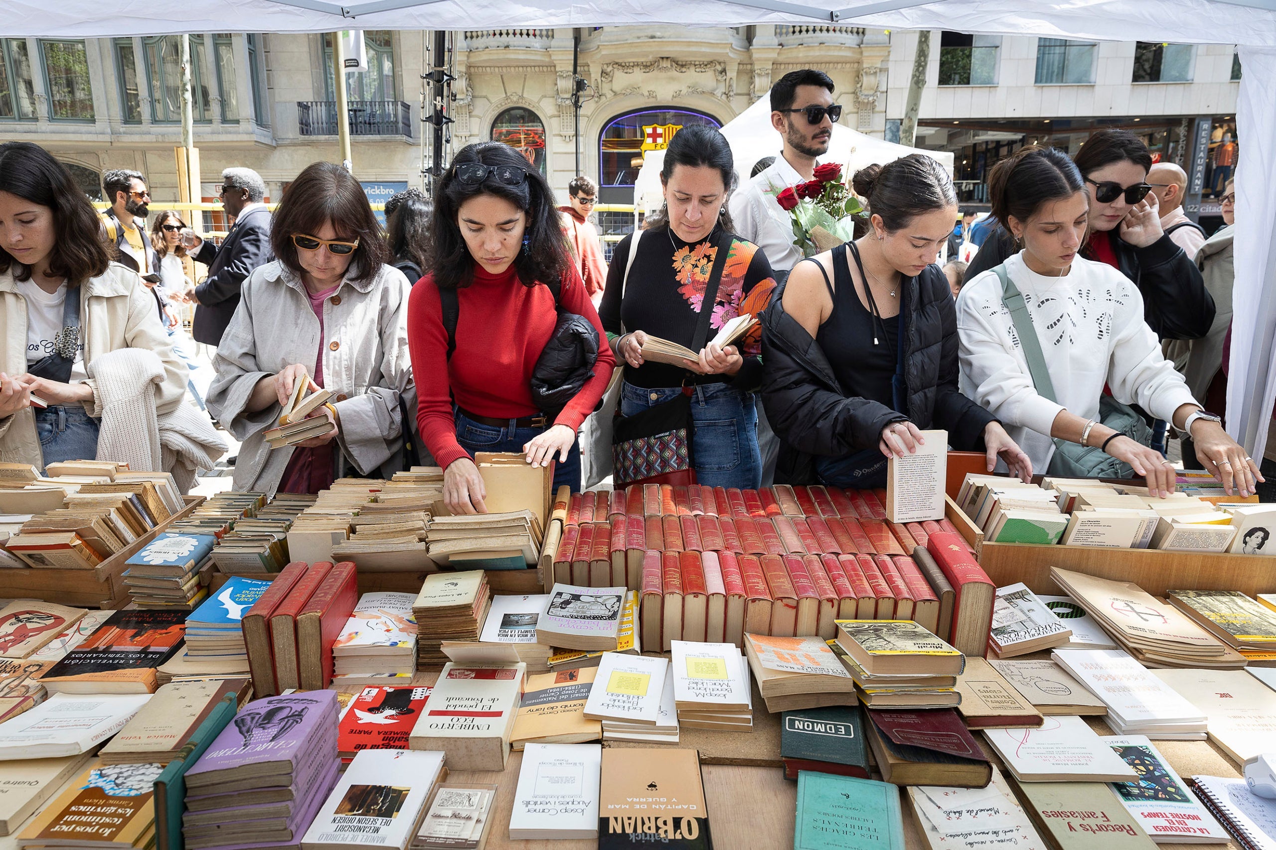 Diada de Sant Jordi. Dia del llibre i la rosa 2025, Barcelona / Foto: Jordi Play