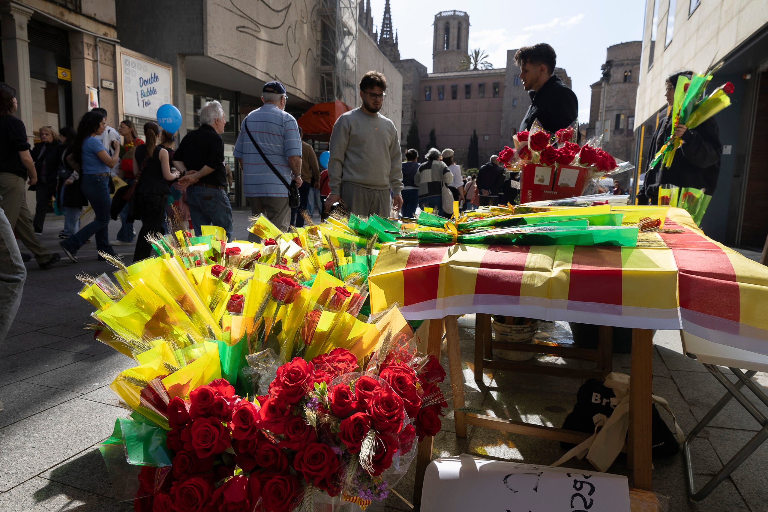 Diada de Sant Jordi al centre de Barcelona.
23.04.2026, Barcelona

foto: Jordi Play