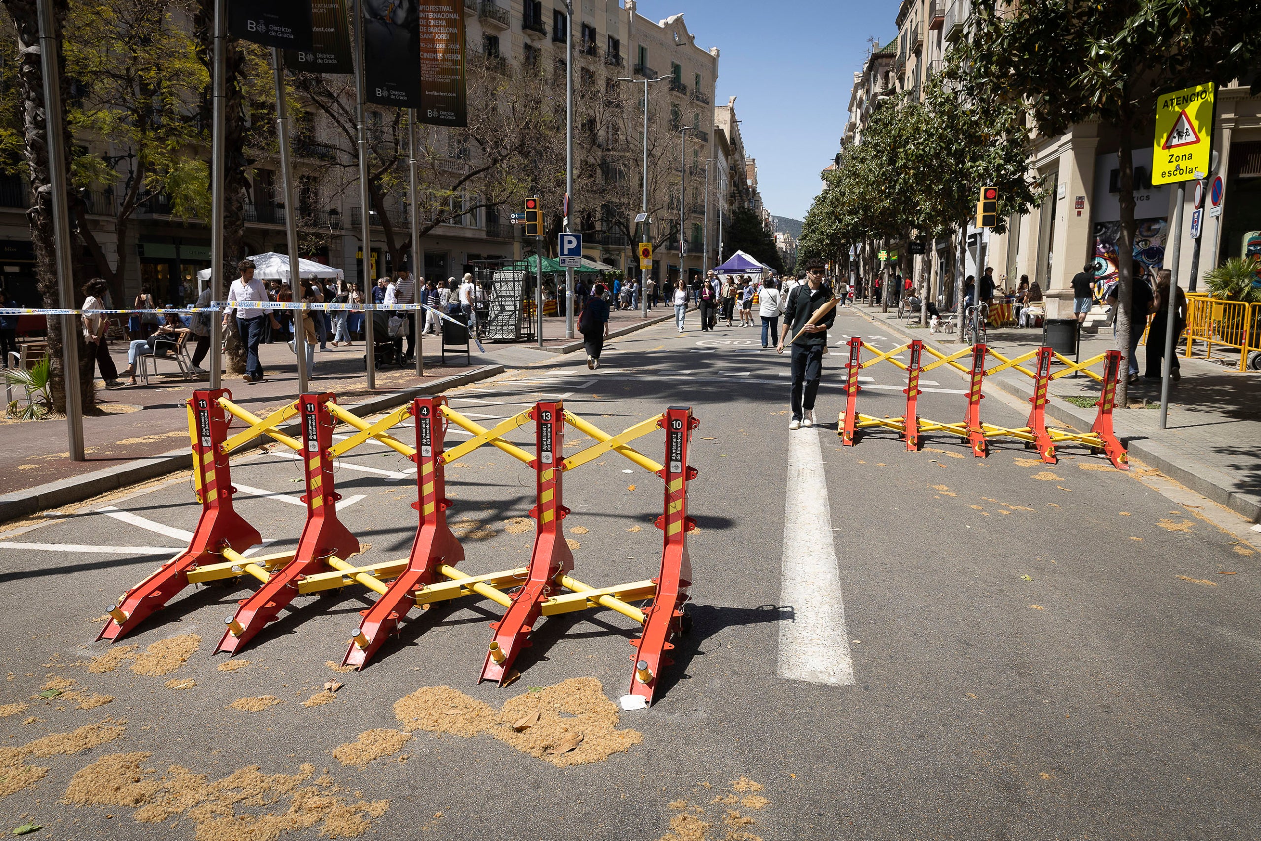 Diada de Sant Jordi al centre de Barcelona.
Gran de Grciea tallat al trnsit.
23.04.2026, Barcelona

foto: Jordi Play