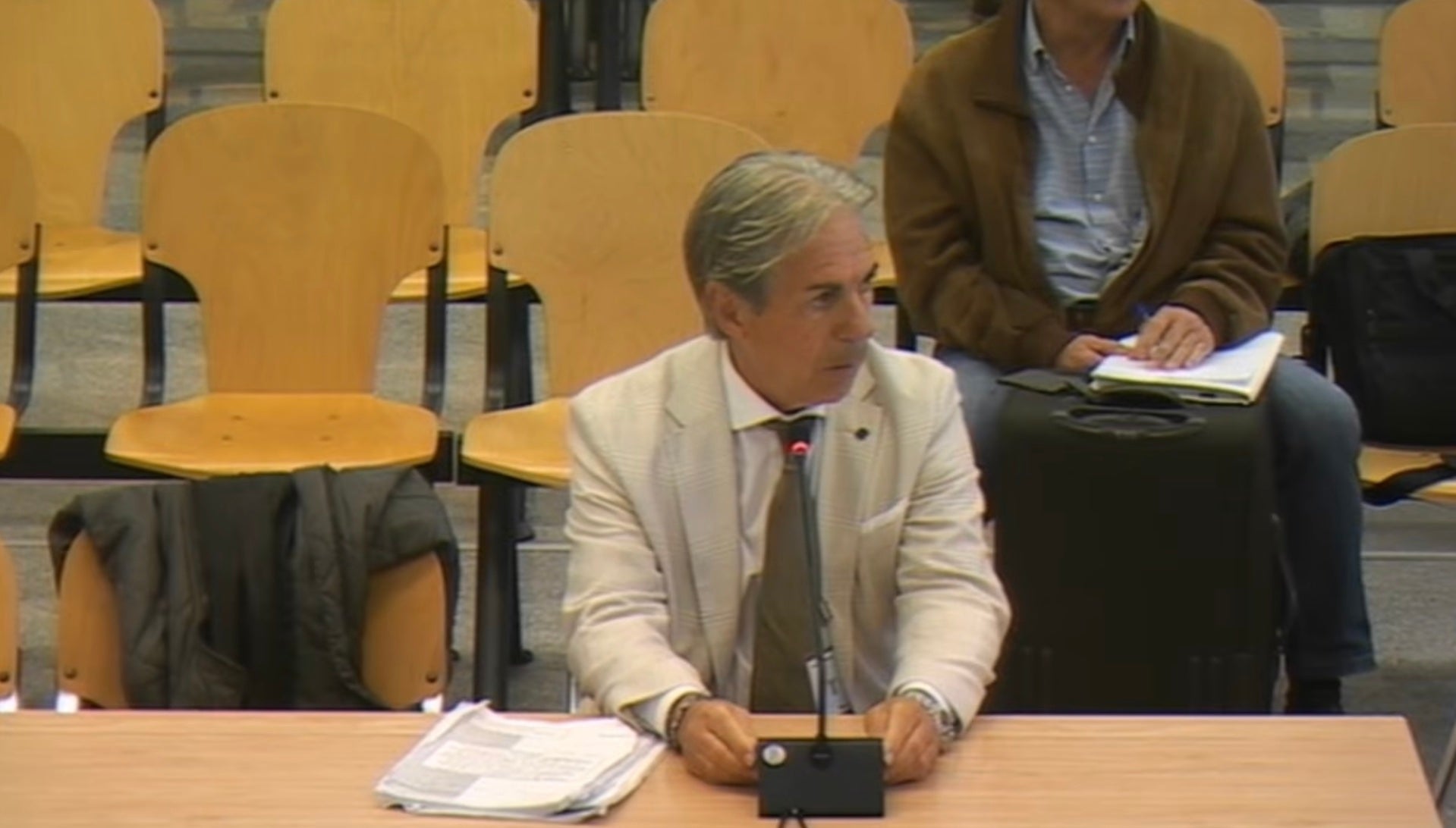 Joan Manuel Trayter, catedràtic de dret administratiu a la Universitat de Girona i president de l'associació espanyola de dret urbanístic i mediambiental en un moment del seu peritatge