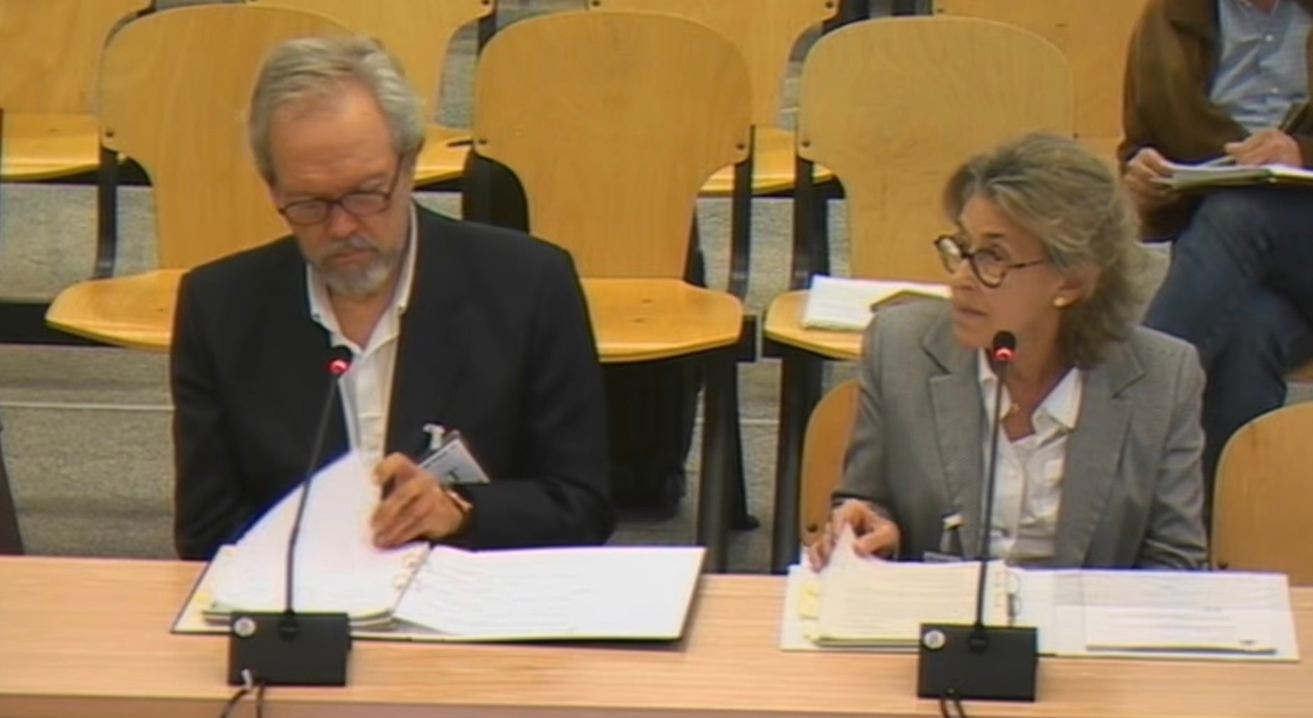 Dos agents tributaris en la seva compareixença en el judici dels Pujol d'avui/Qs