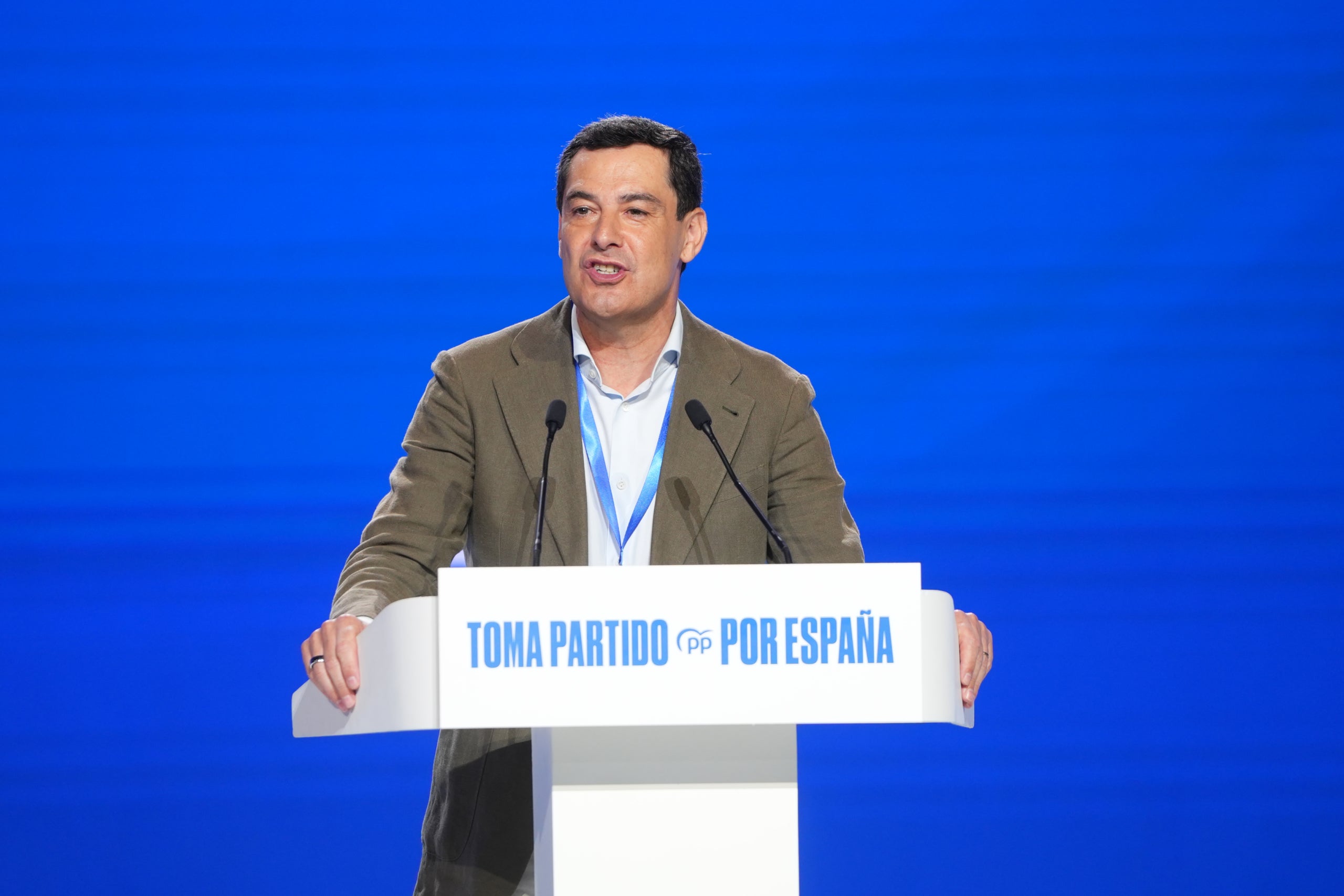 El president de la Junta d'Andalusia, Juanma Moreno Bonilla, aquest dissabte al congrés dels populars | Javier Barbancho (ACN)