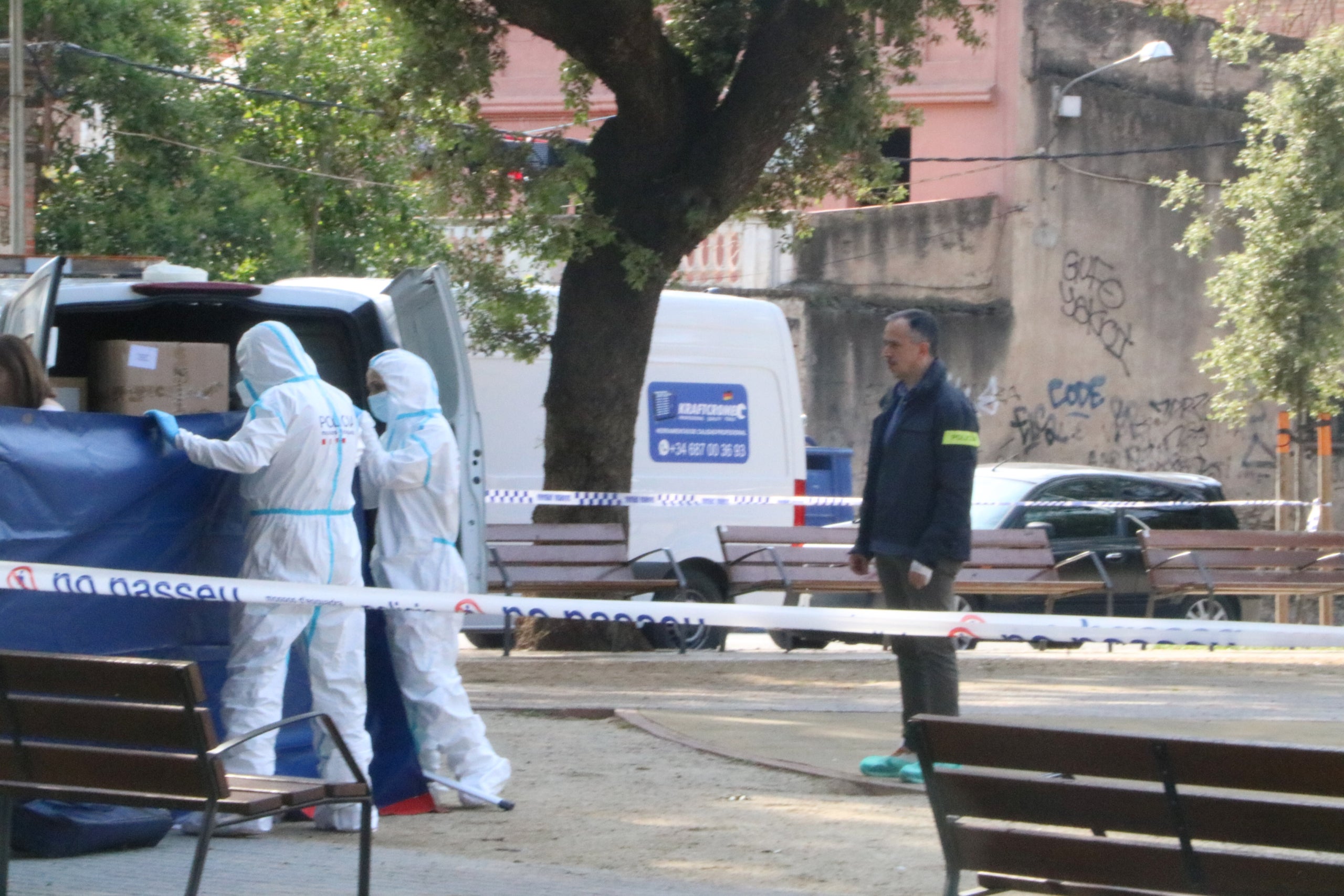 Els Mossos d'Esquadra actuen al lloc on es va produir el crim masclista dimarts / ACN
