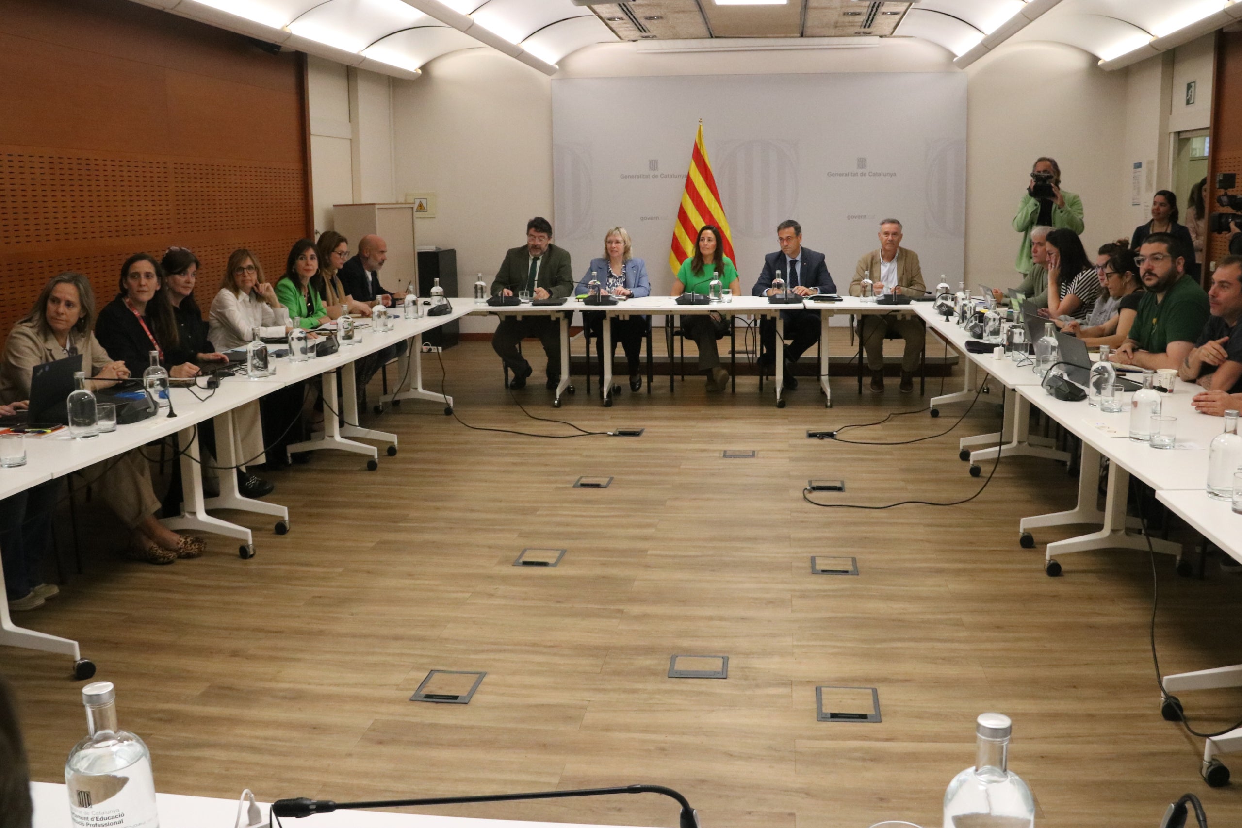 Reunió de la Mesa Sectorial d'Educació amb la consellera Niubó | Maria Belmez (ACN)