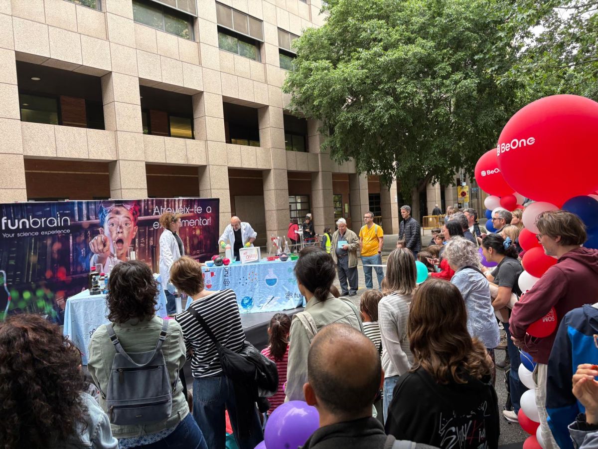 BeOne Medicines i l'Hospital Clínic apropa la ciència a nens i joves amb tallers interactius a Clínic Obert