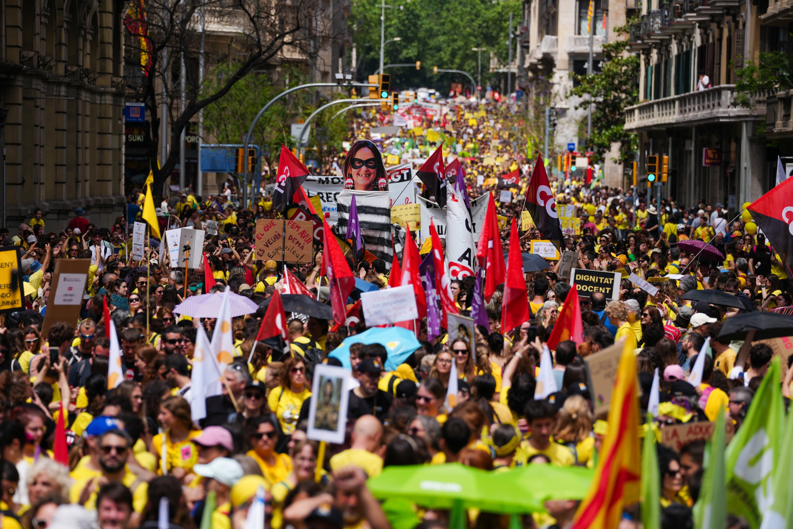 Los docentes han llenado el centro de Barcelona en una nueva jornada masiva | ACN