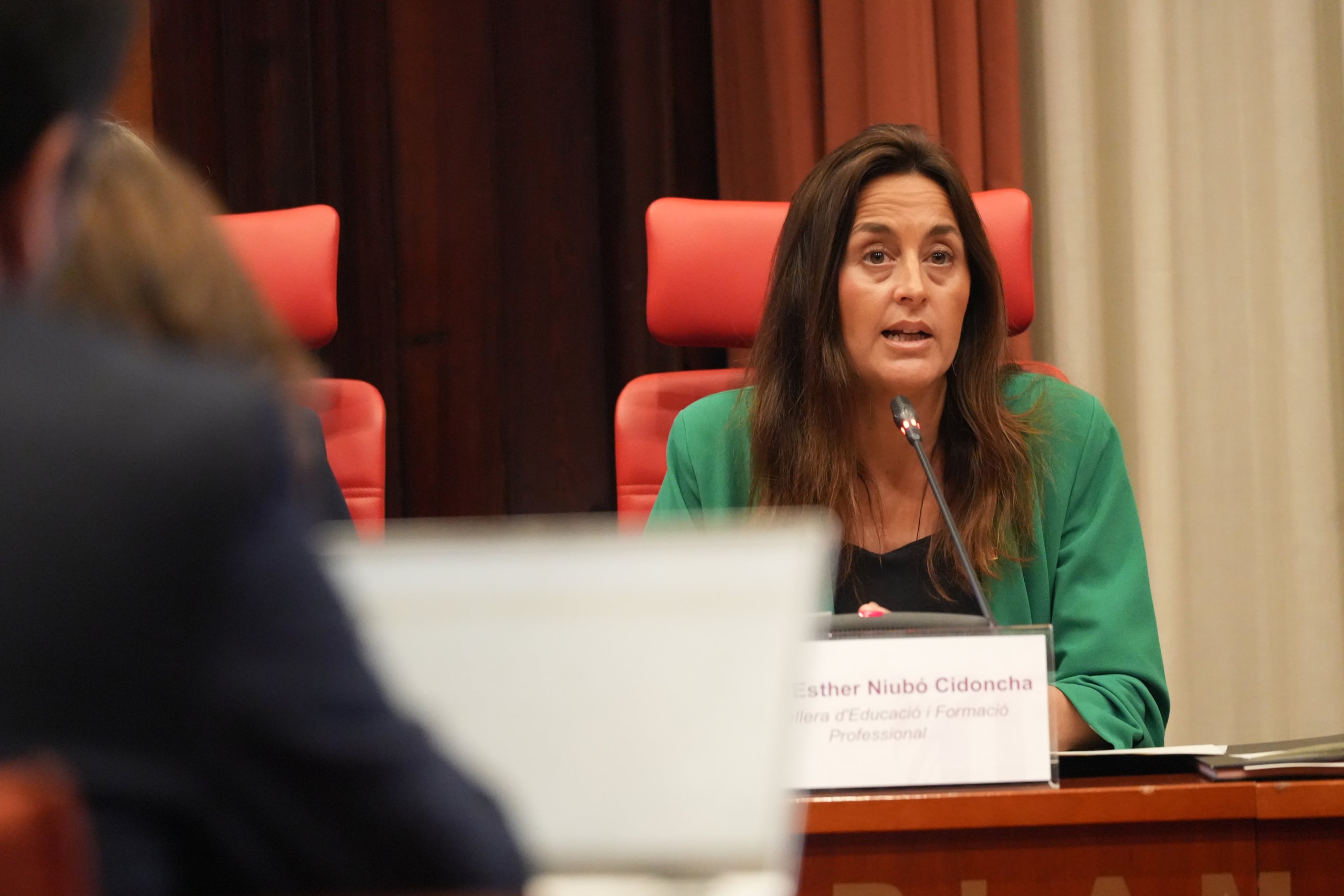 La consellera d'Educació, Esther Niubó, compareixent en comissió al Parlament | Marta Sierra (ACN)