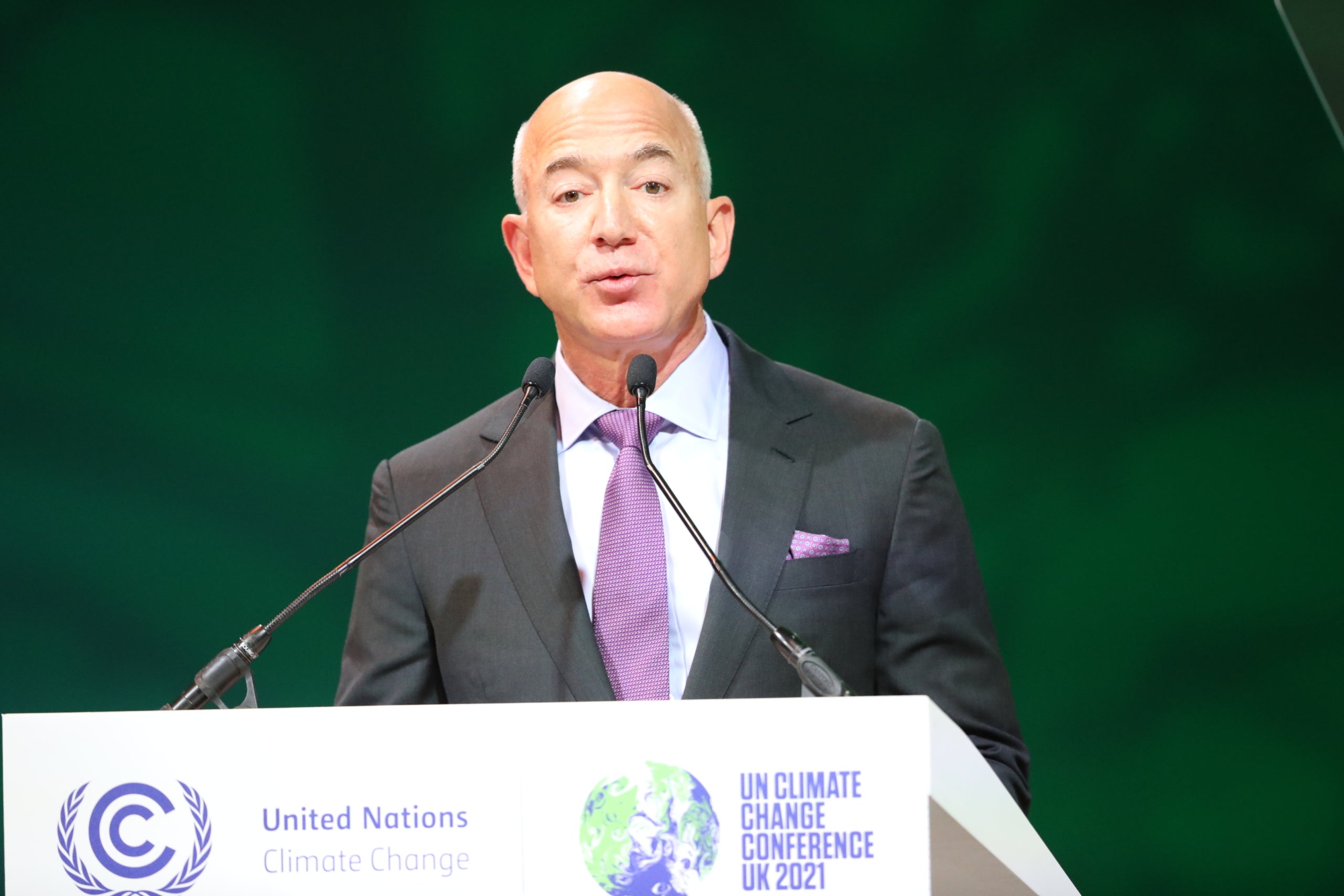 El fundador d'Amazon Jeff Bezos parla durant la Conferència de l'ONU sobre el Canvi Climàtic (COP26) al Scottish Event Campus. Steve Reigate / Daily Express via / DPA