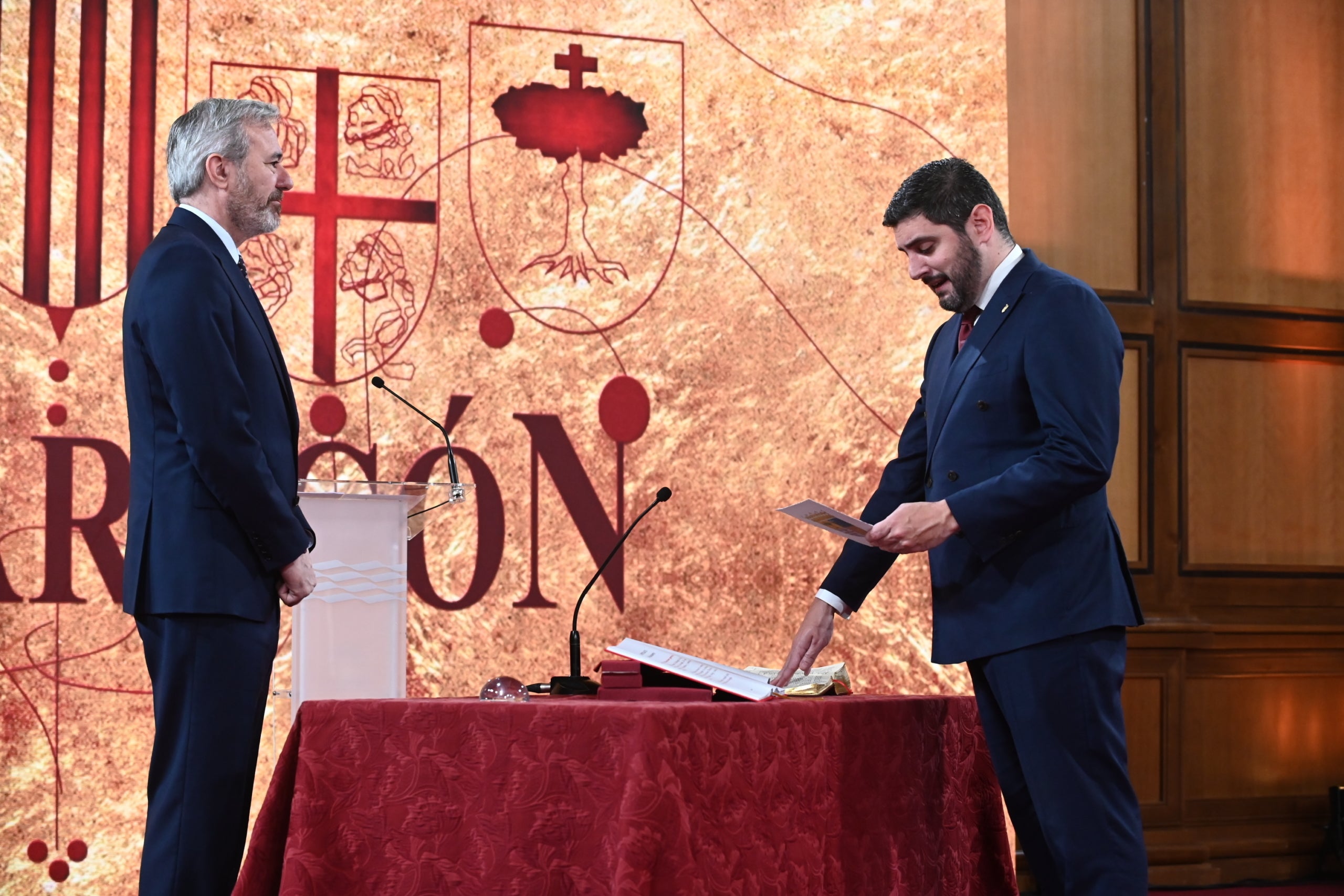 El presidente del gobierno de Aragón, Jorge Azcón, y el vicepresidente del gobierno de Aragón, Alejandro Nolasco, durante la ceremonia de posesión de los nuevos miembros del Consejo de Gobierno de Aragón / Ramón Comet / Europa Press
04/5/2026