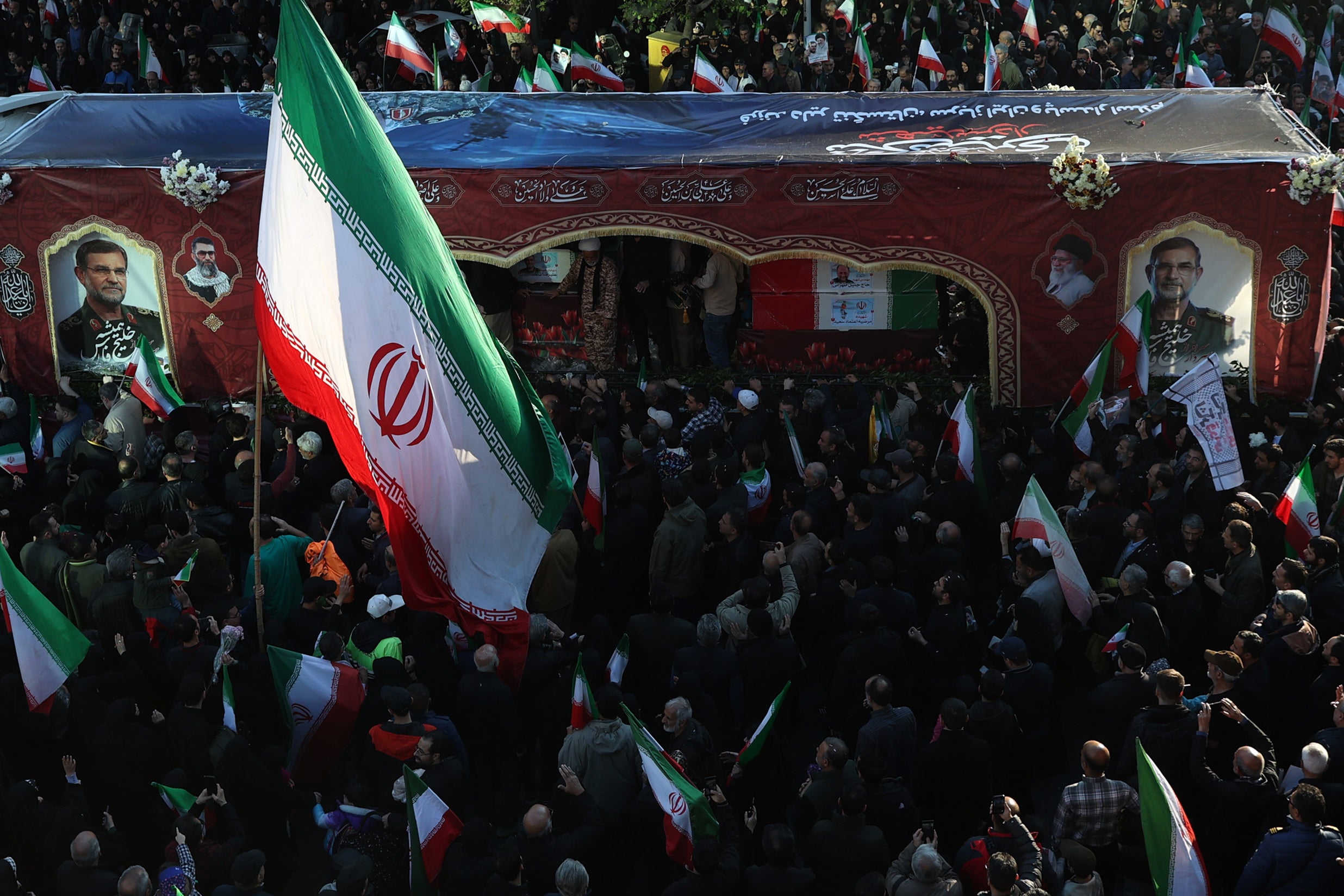 Los iraníes asisten al funeral de Alireza Tangsiri, comandante de la marina de la Guardia Revolucionaria. Europa Press / Contacto / Iranian Supreme Leader'S Off