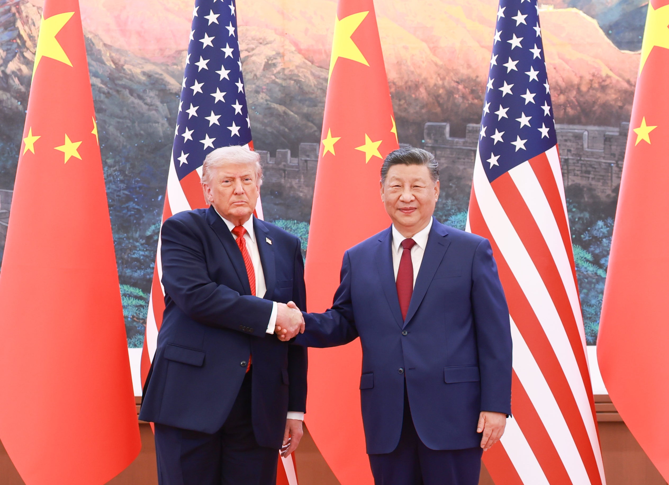El president xinès Xi Jinping manté converses amb el president nord-americà Donald Trump, que està en una visita d'estat a la Xina, al Gran Saló del Poble de Pequín. Ding Lin / Xinhua News / Europa Press
