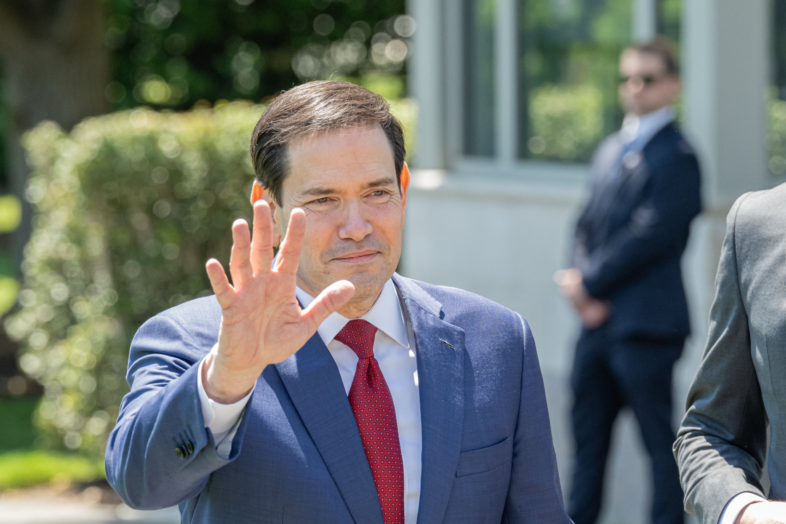  El secretari d'Estat dels Estats Units, MARCO RUBIO, abandona la Casa Blanca amb el president DONALD TRUMP quan marxen cap a la Xina. Europa Press/Contacto/Matt Kaminsky