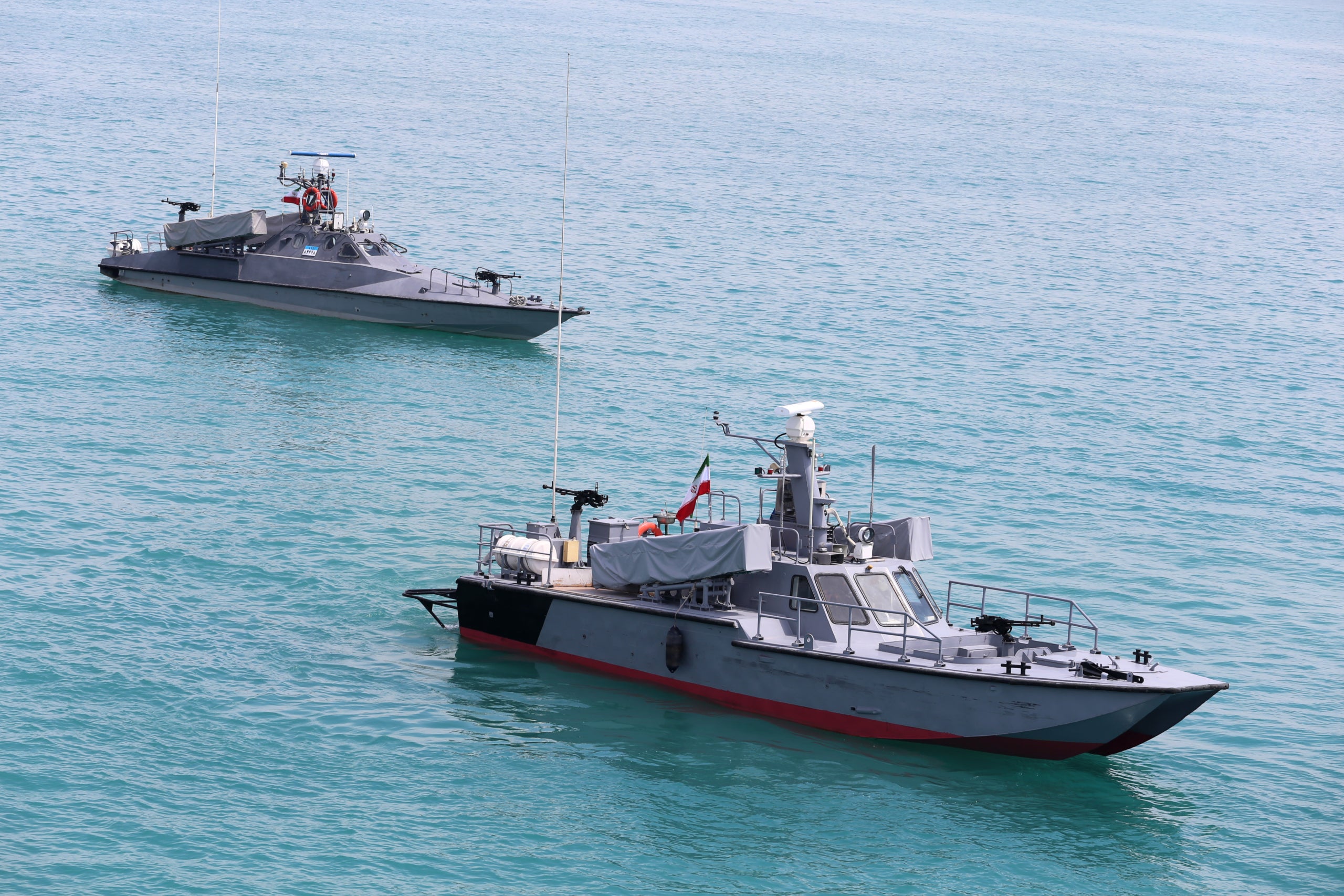 
Dos barcos de guerra de la Marina de la Guardia Revolucionaria Islámica (IRGCN) navegan por el Golfo Pérsico. Europa Press / Contacto / Rouzbeh Fouladi 
