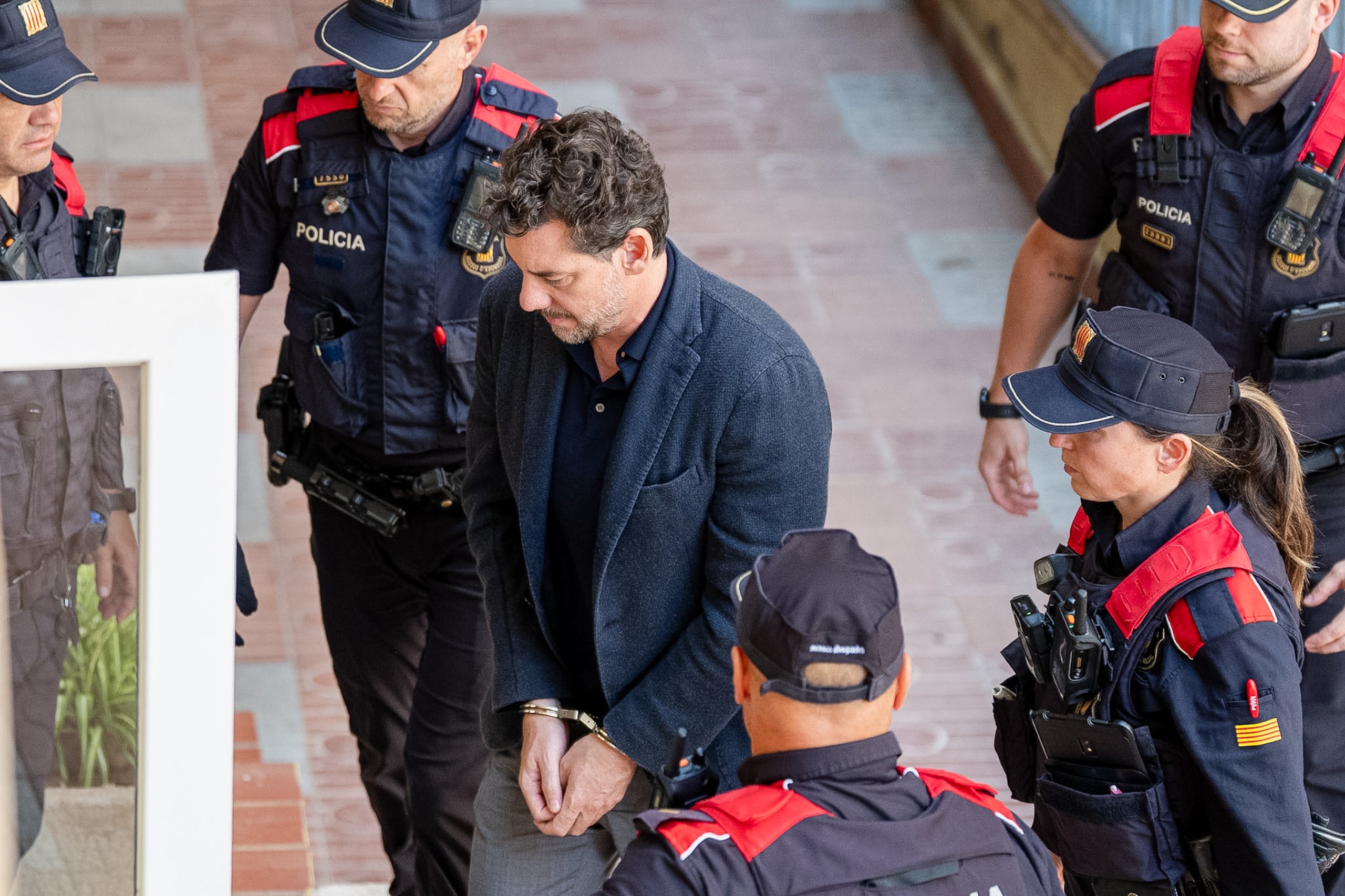Jonathan Andic, fill del fundador de Mango, Isak Andic, és traslladat dels calabossos al jutjat de Martorell per conèixer la decisió de la jutgessa /ACN