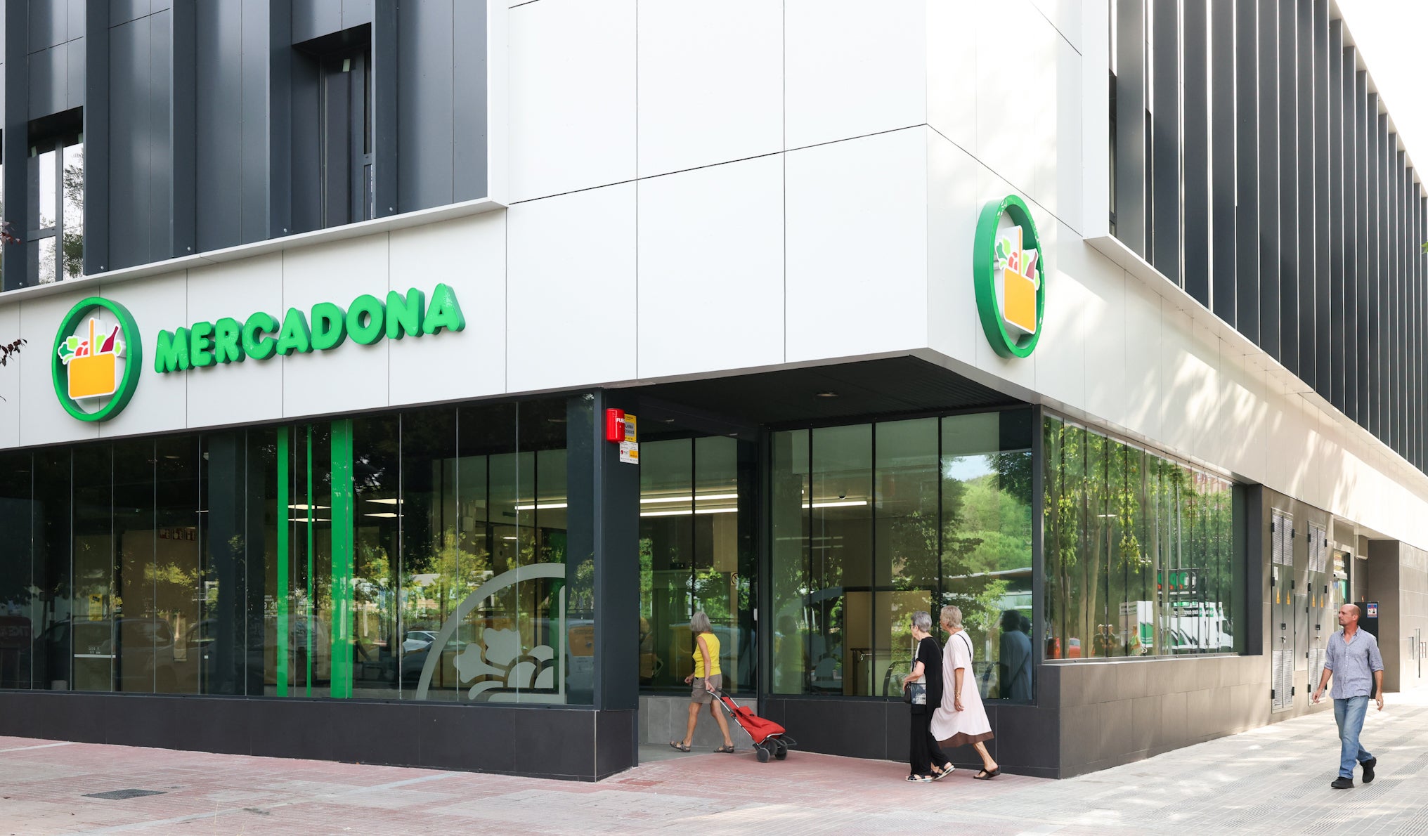Exterior del nou supermercat Mercadona a l'antic espai de Llac Center (Sabadell) / Mercadona