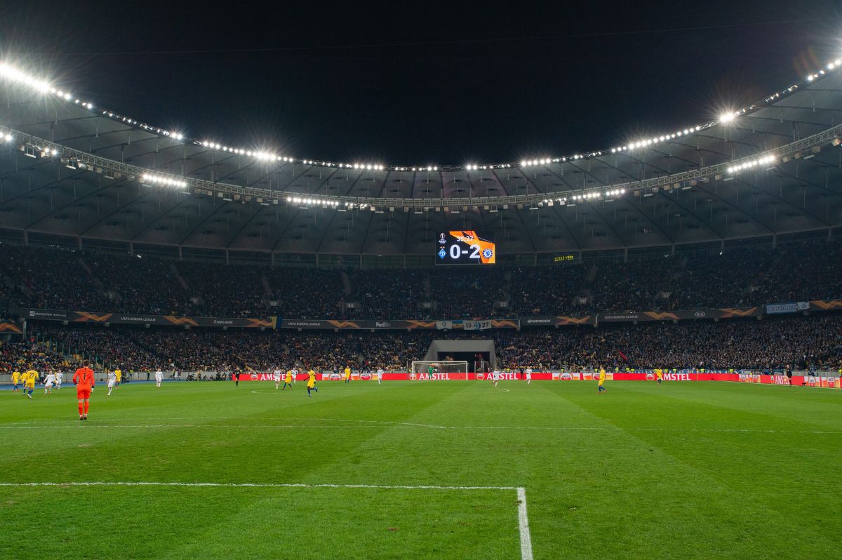 Partit de futbol | Foto de 123RF/vitleo