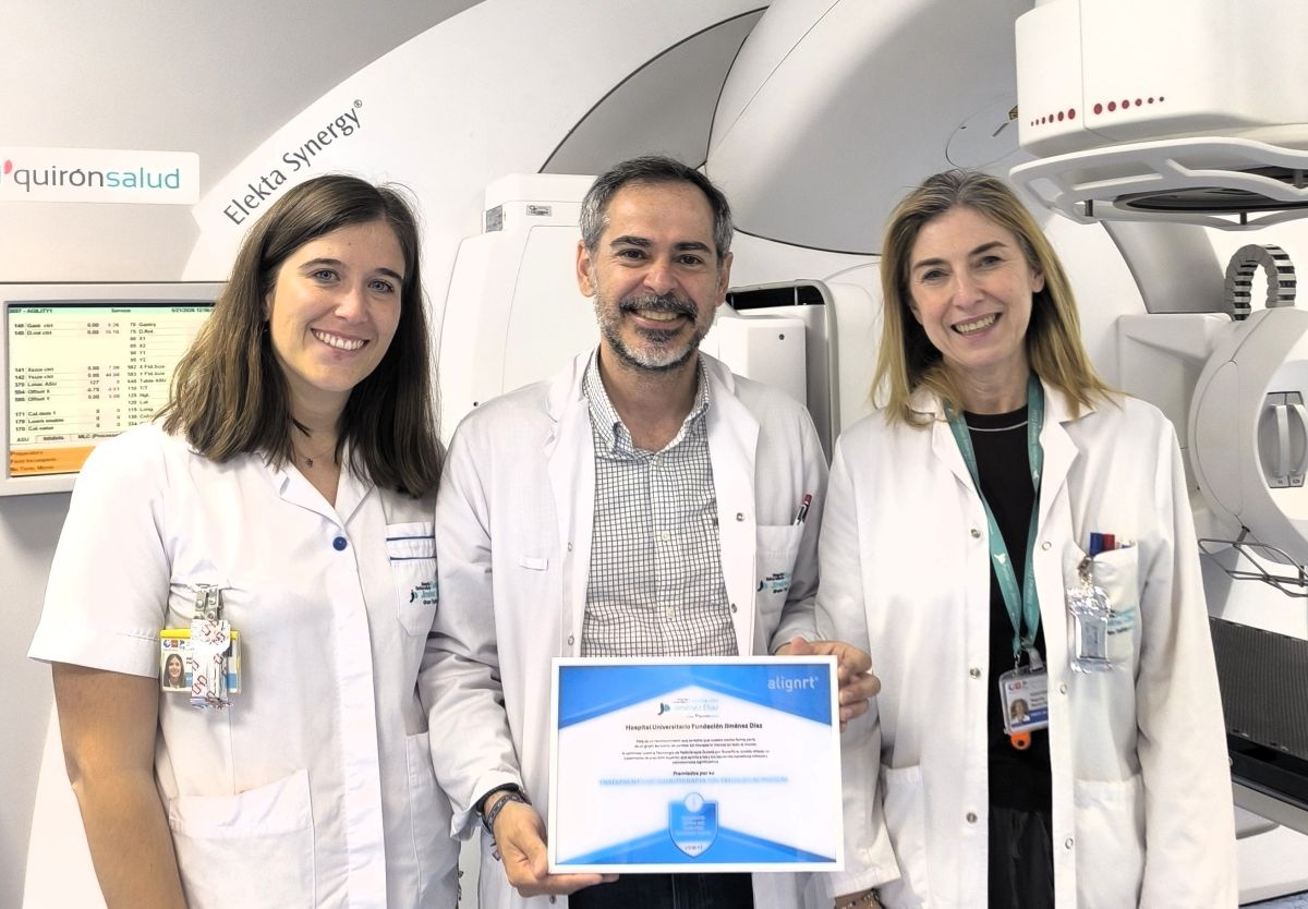 D'esquerra a dreta: Adriana Hurtado, supervisora del servei, el doctor Javier Luna i Magnolia Rincón | Foto de Fundació Jiménez Díaz