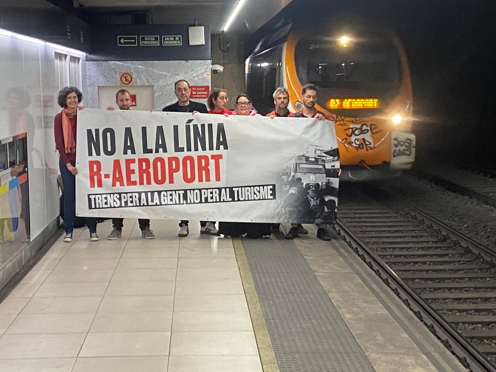 La protesta a l'estació de Passeig de Gràcia | PTP ~ Associació Promoció del Transport Públic